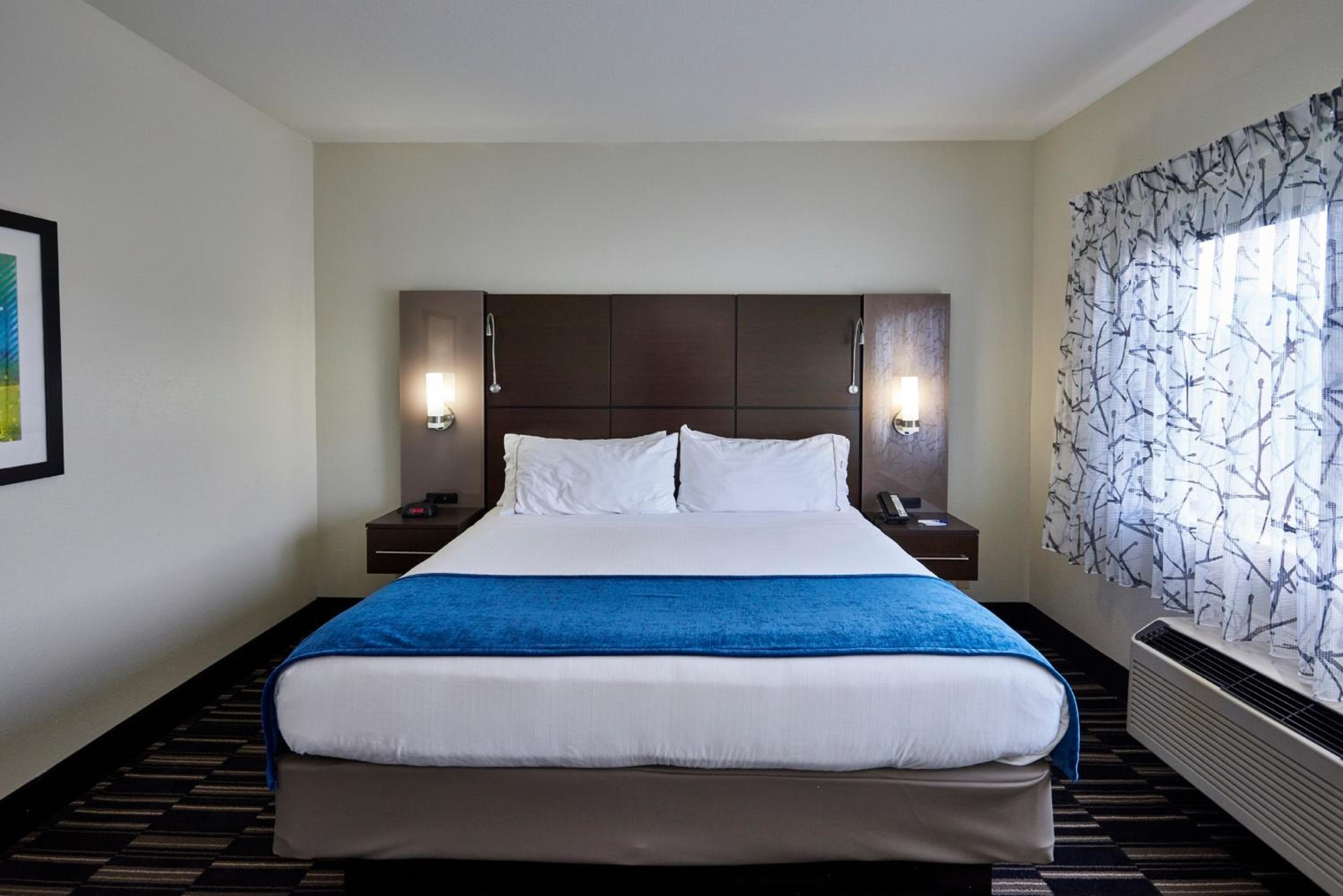Holiday Inn Express & Suites Birmingham South - Pelham by IHG
