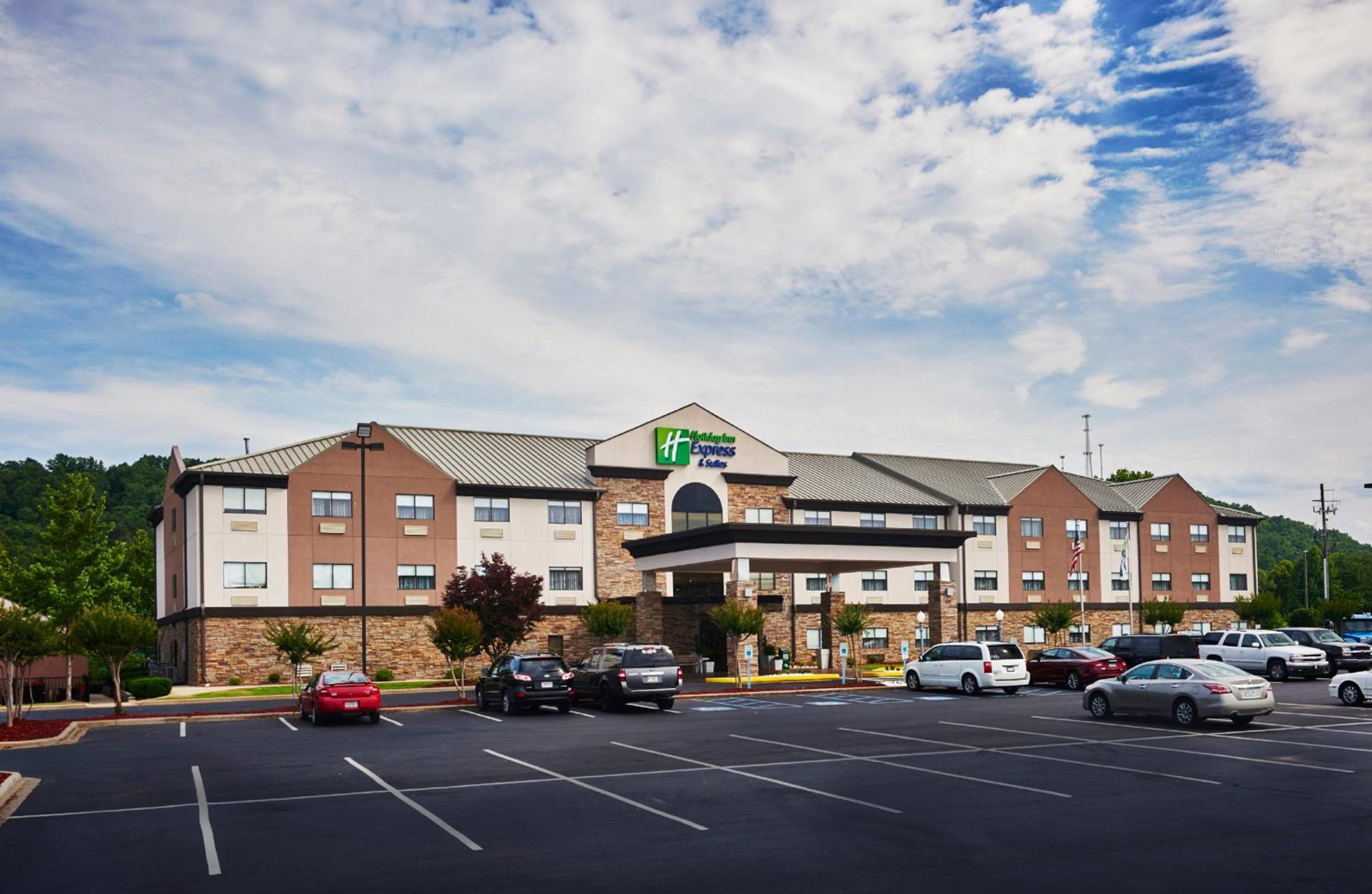 Holiday Inn Express & Suites Birmingham South - Pelham by IHG