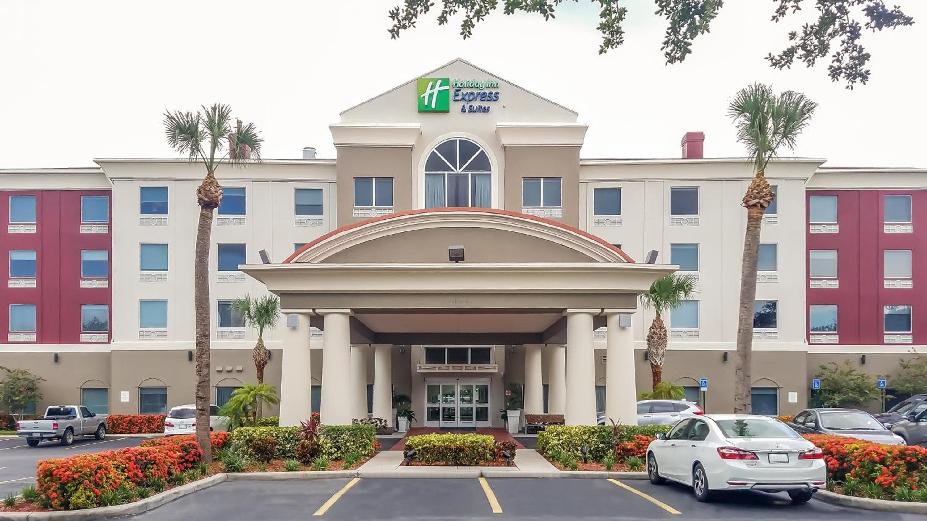 Holiday Inn Express & Suites St. Petersburg North (I-275) by IHG