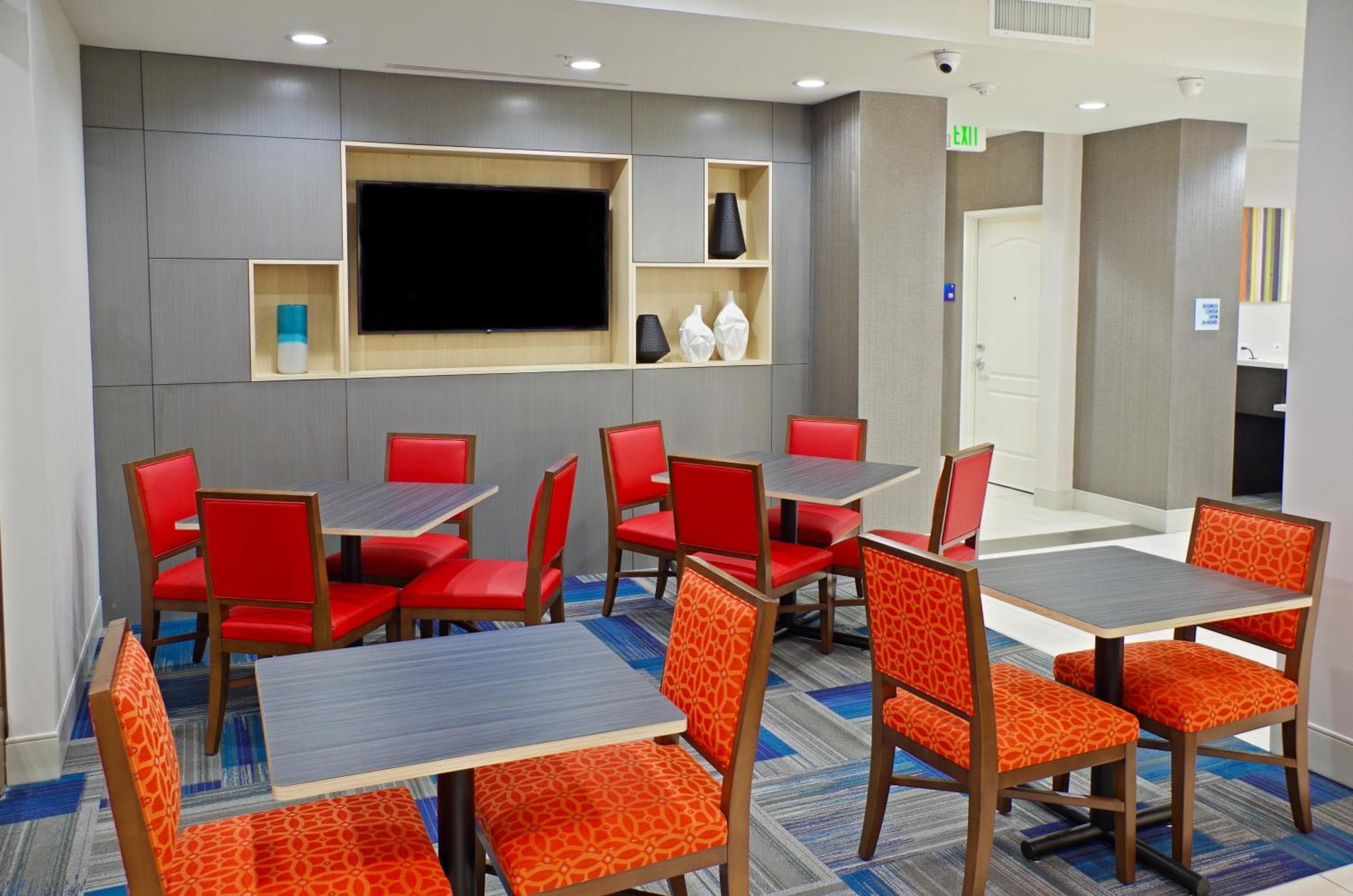 Holiday Inn Express & Suites - Phoenix North - Scottsdale by IHG