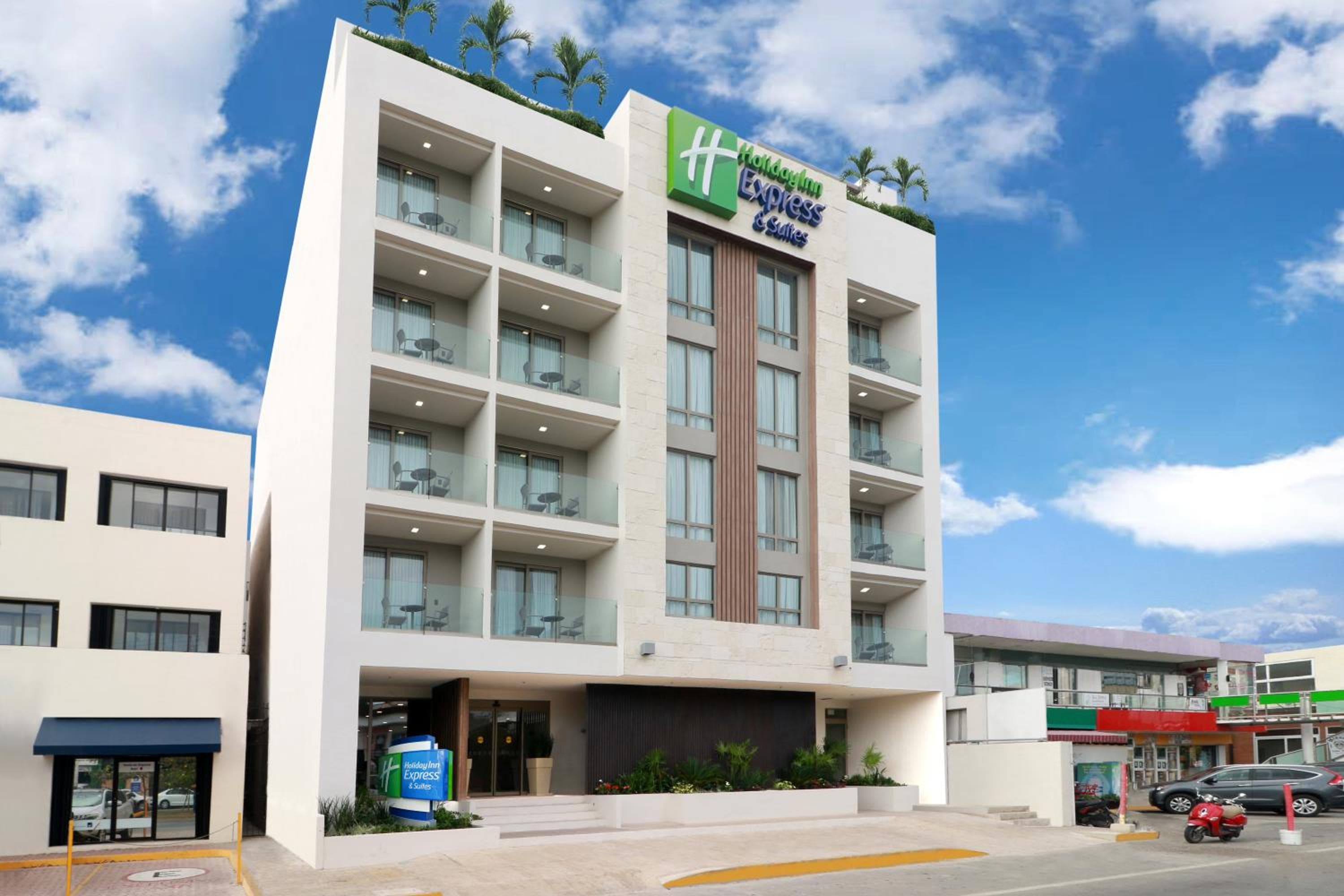Holiday Inn Express & Suites - Playa del Carmen by IHG
