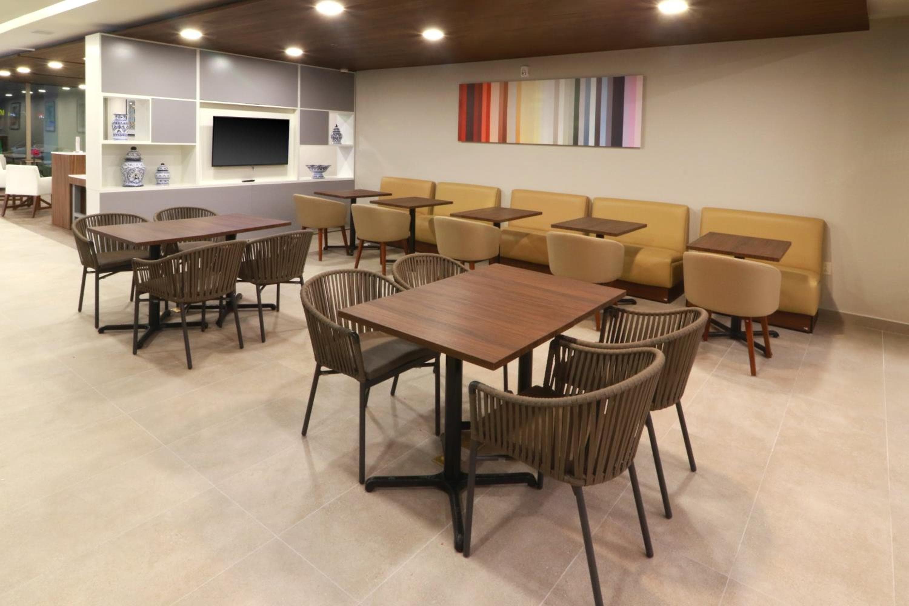 Holiday Inn Express & Suites - Playa del Carmen by IHG