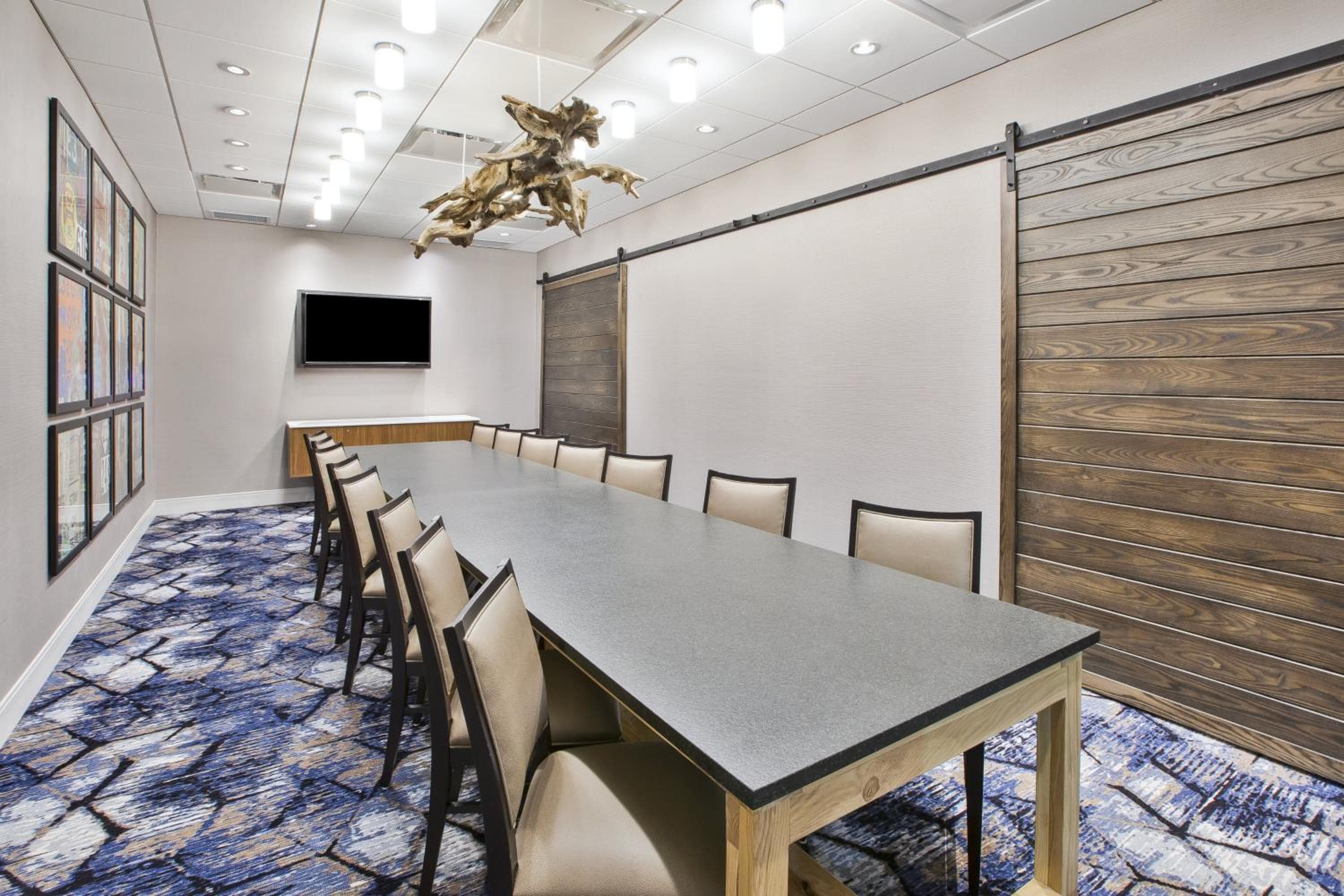 Holiday Inn Express & Suites Okemos - University Area by IHG