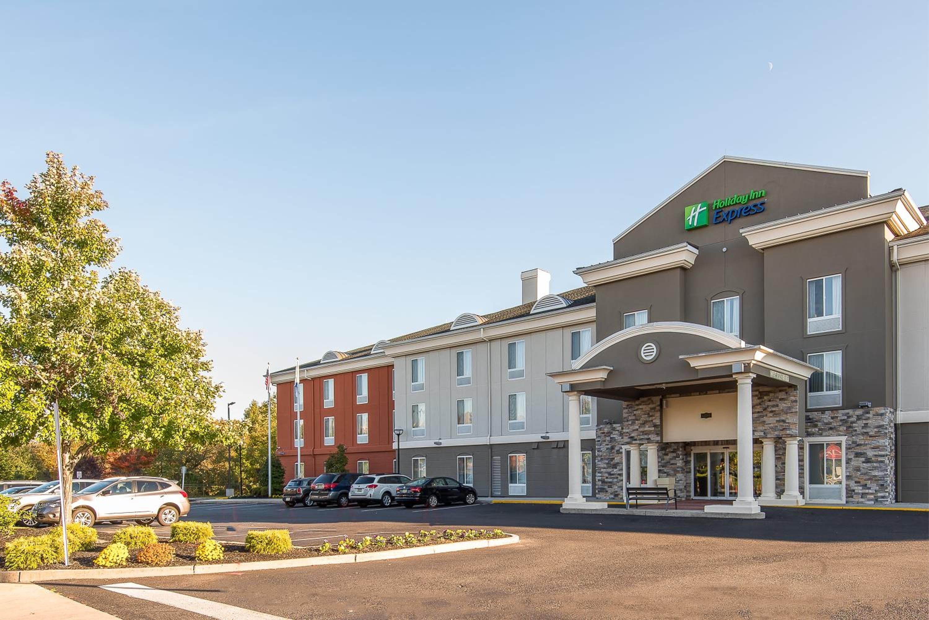 Holiday Inn Express & Suites Philadelphia - Mt Laurel by IHG