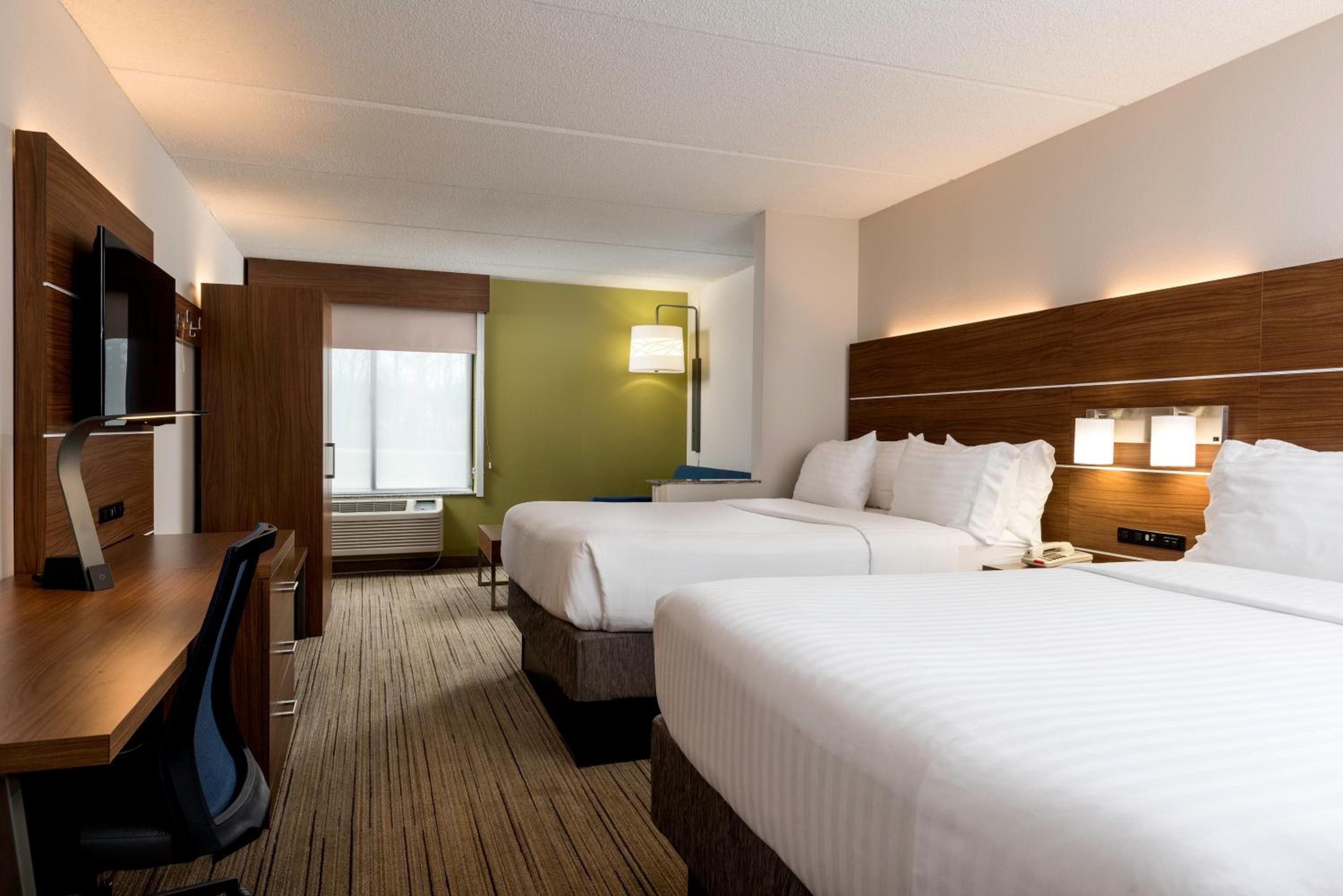 Holiday Inn Express & Suites Charlotte Arpt-Belmont by IHG