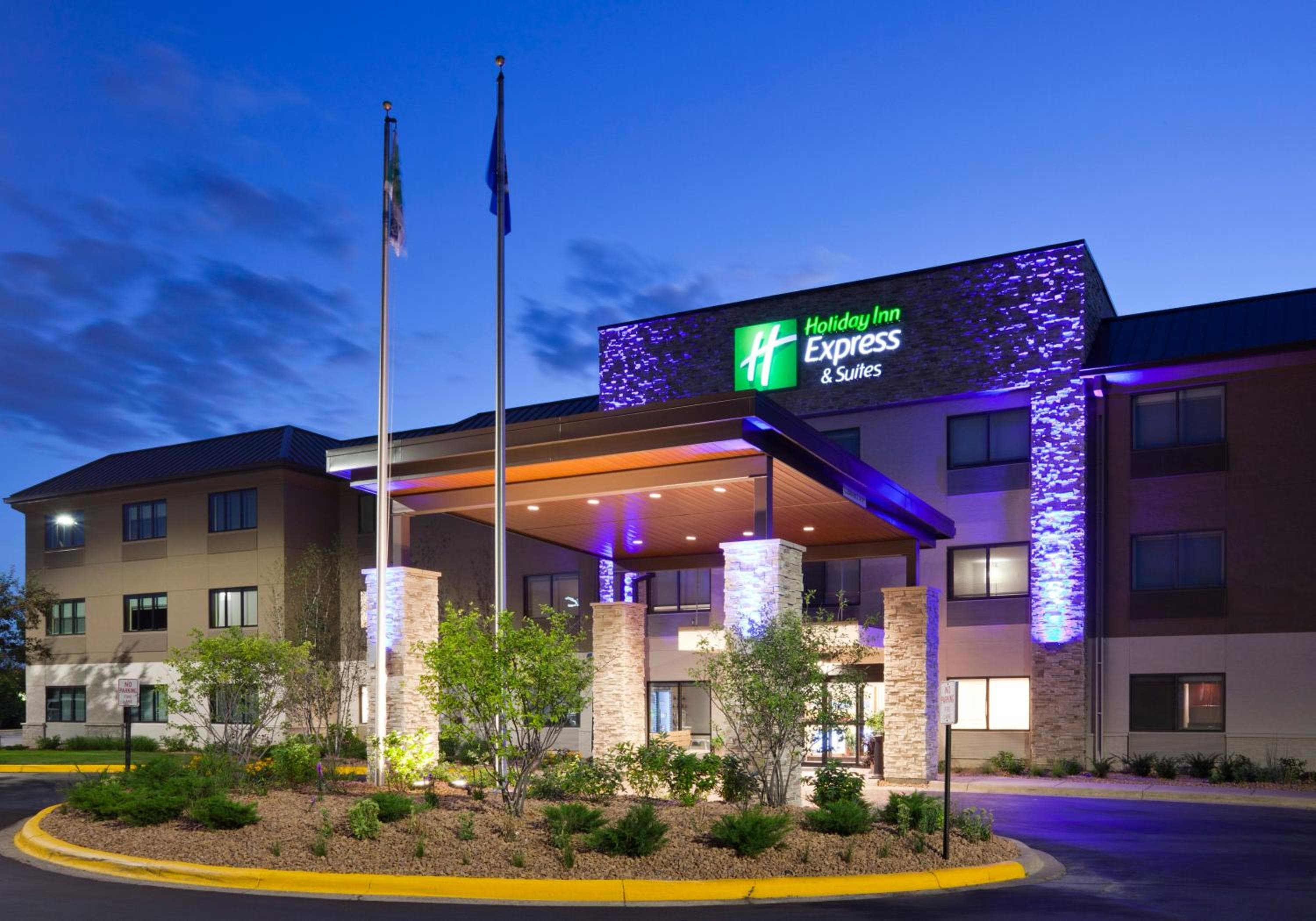 Holiday Inn Express & Suites Minneapolis - West End by IHG