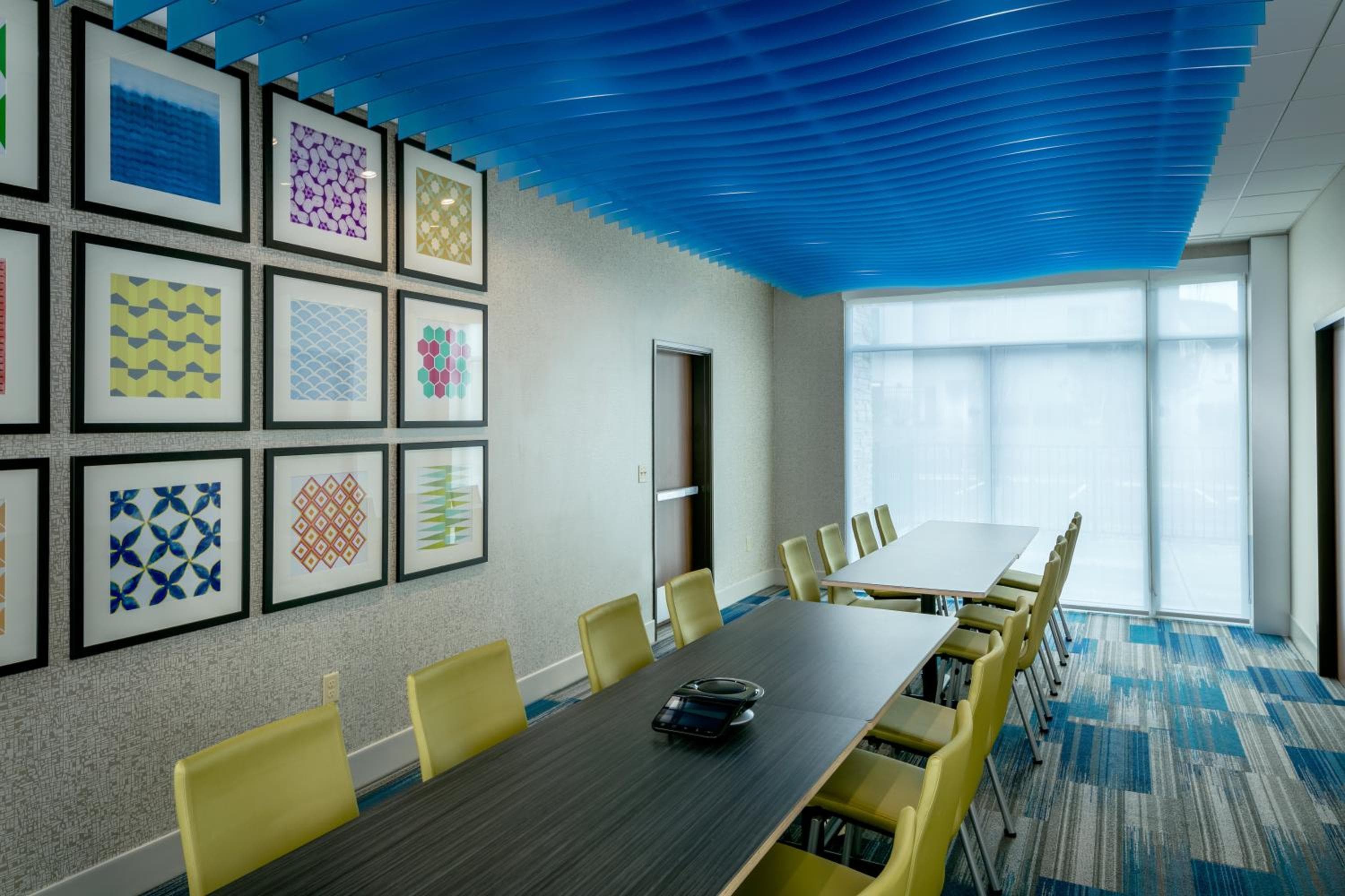 Holiday Inn Express & Suites - Medford by IHG