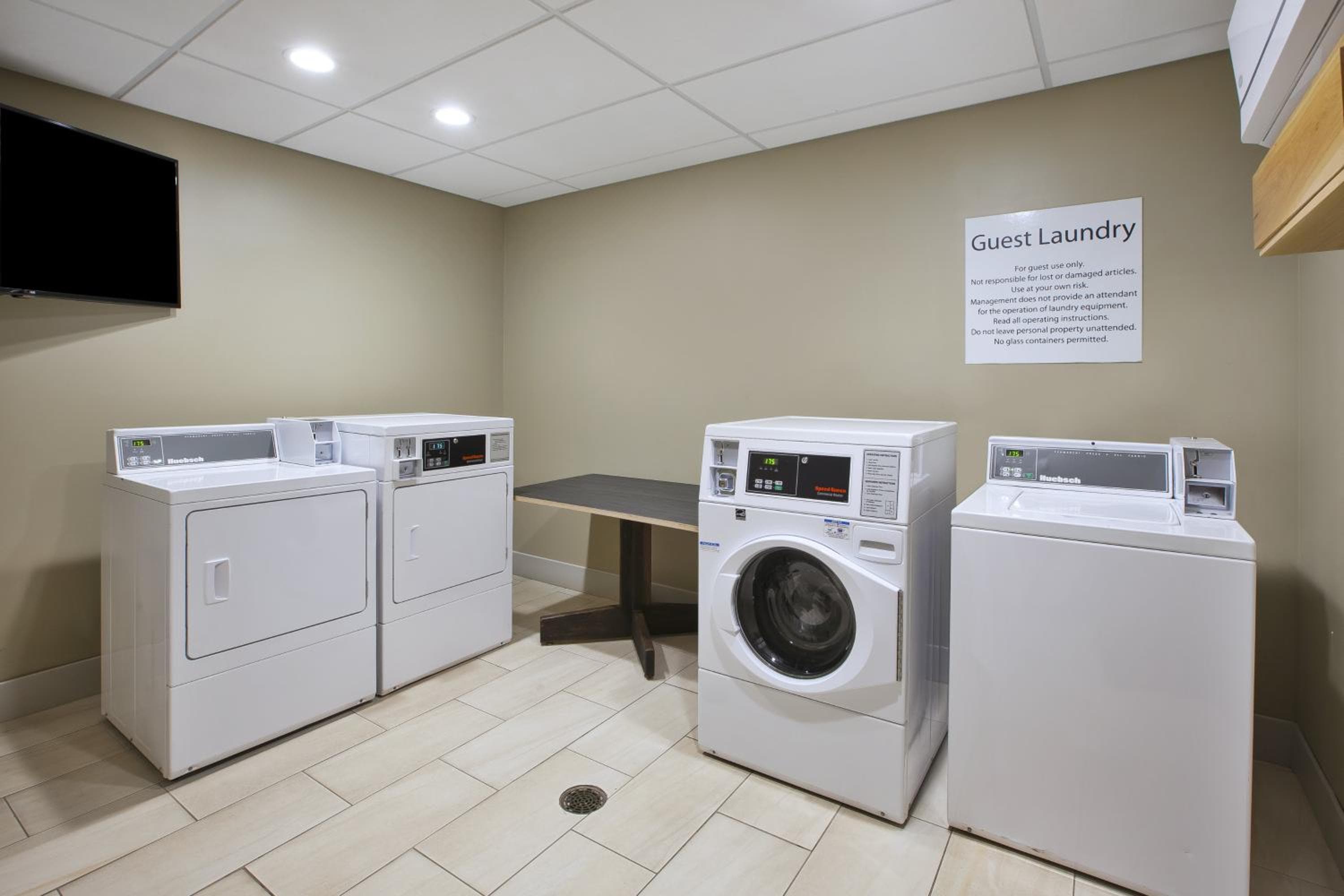 Holiday Inn Express & Suites - Parkersburg East by IHG