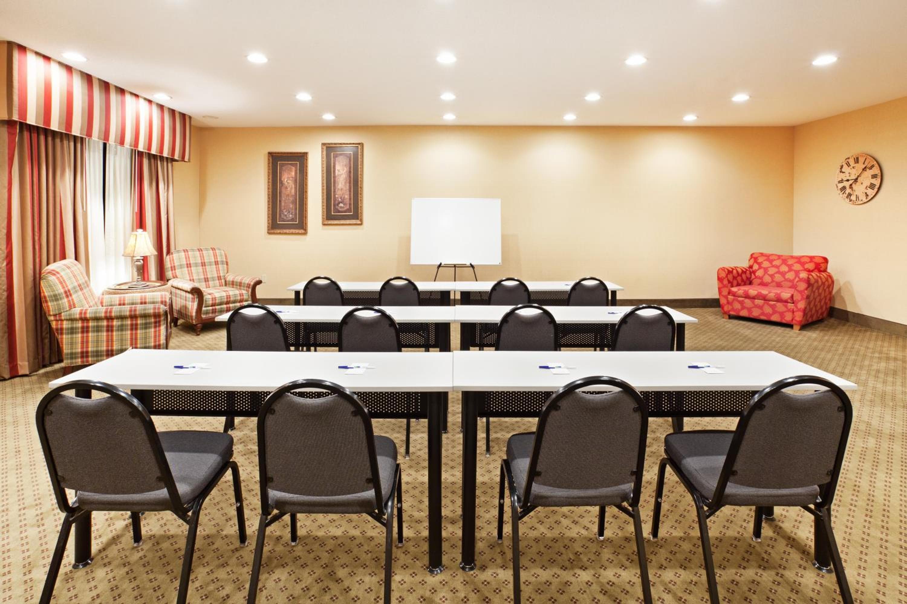 Holiday Inn Express and Suites Pikeville by IHG
