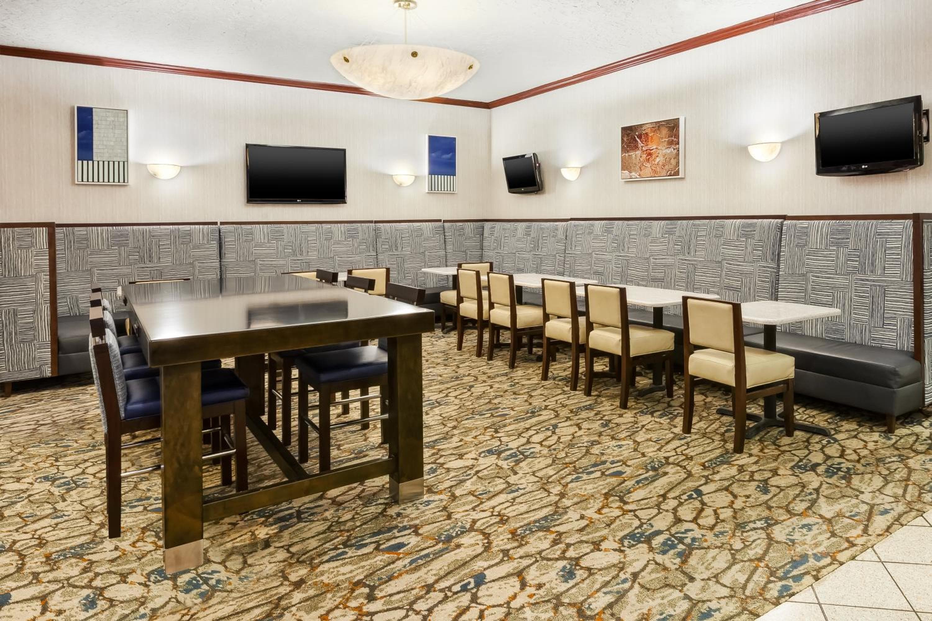 Crowne Plaza Columbus North - Worthington by IHG