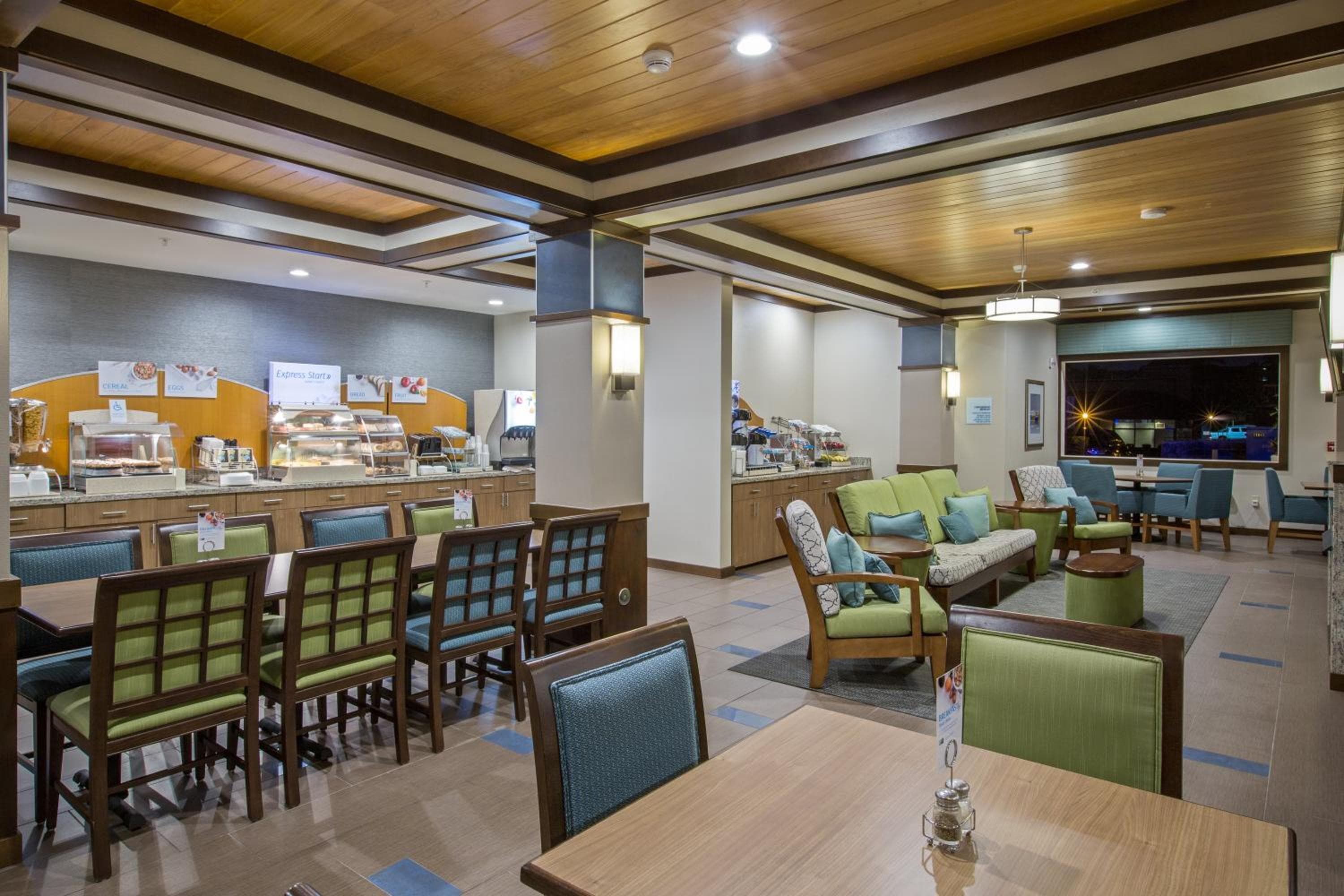 Holiday Inn Express & Suites Kailua-Kona by IHG