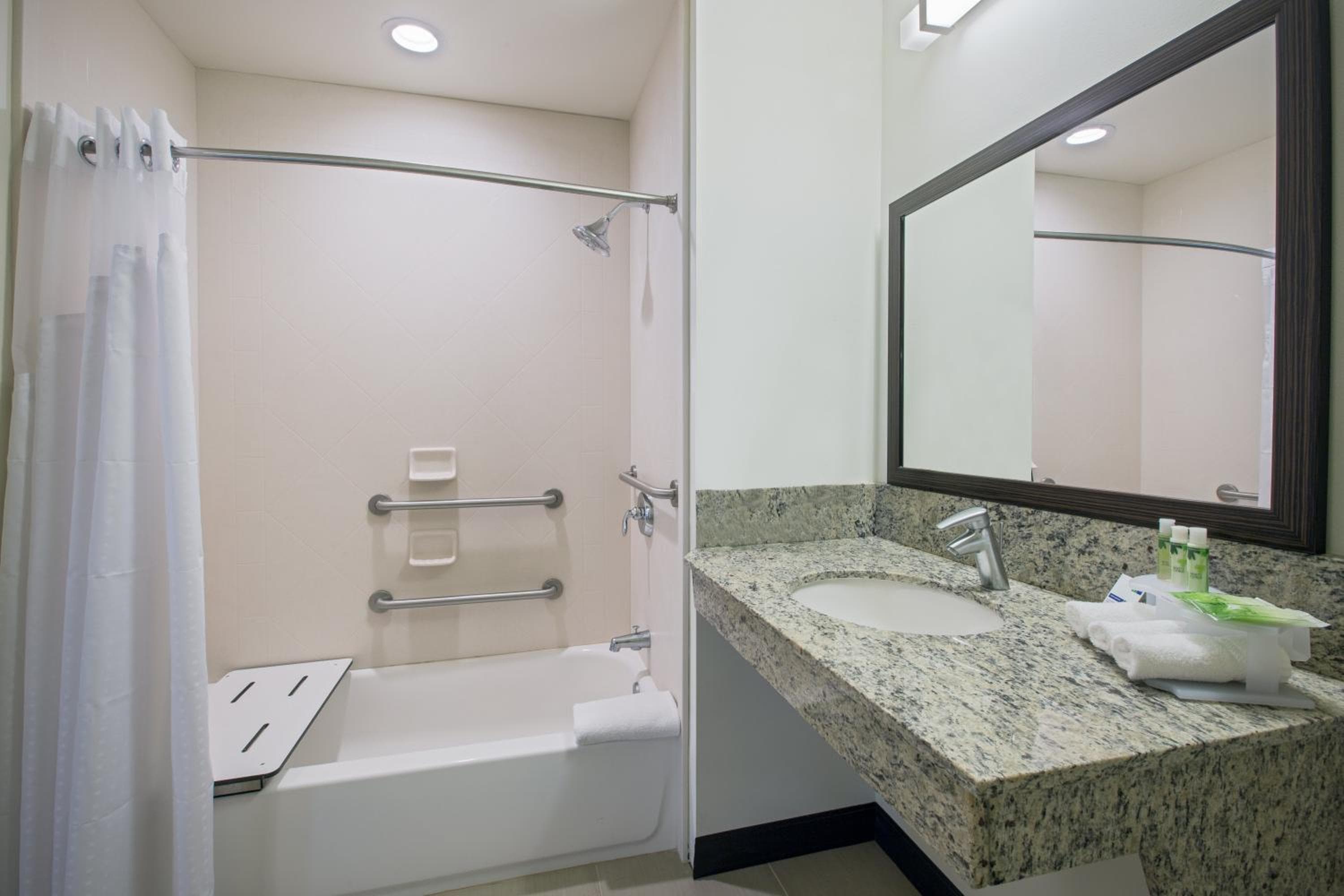 Holiday Inn Express & Suites Kailua-Kona by IHG
