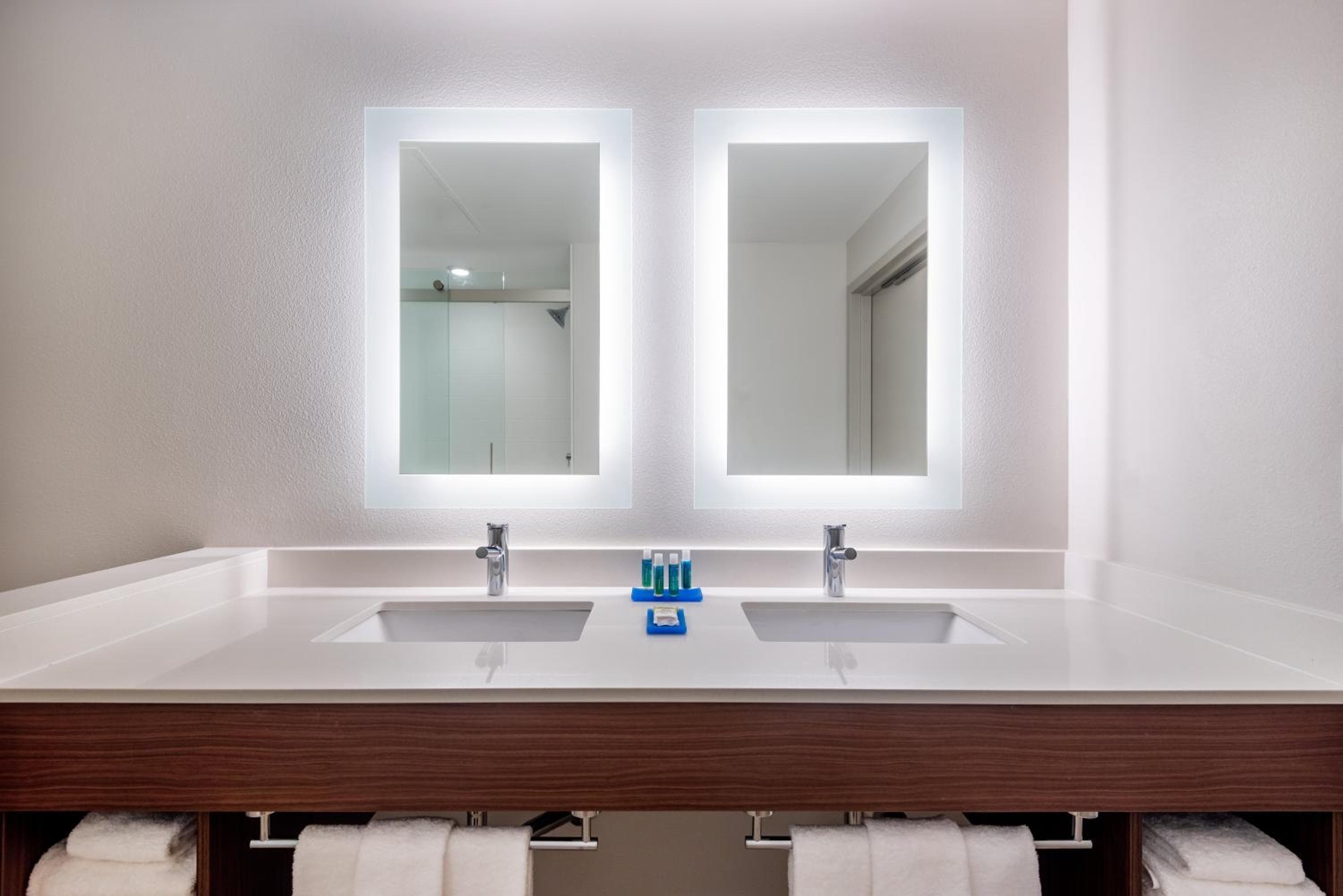 Holiday Inn Express & Suites Santa Ana - Orange County by IHG