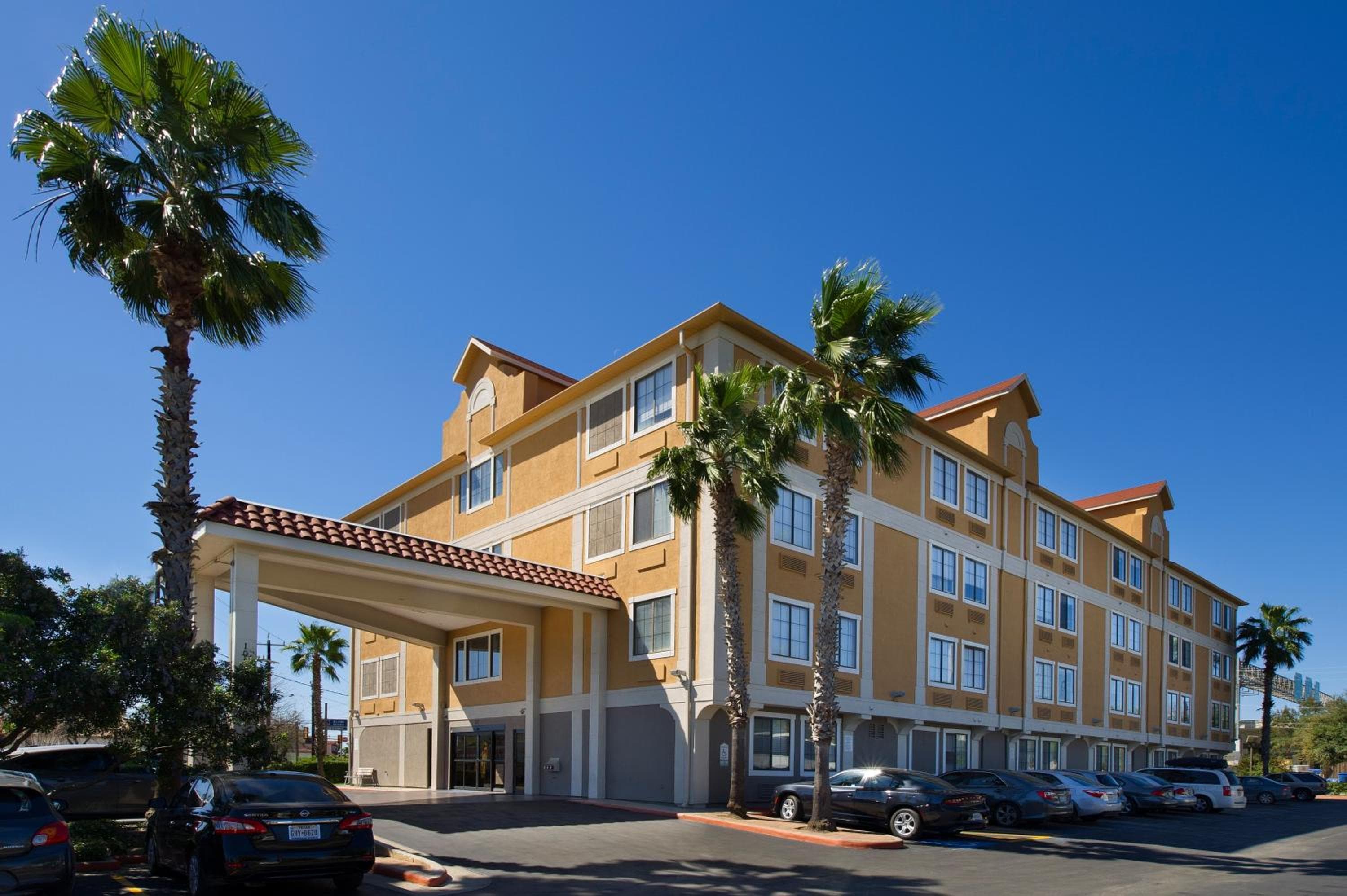 Holiday Inn Express & Suites San Antonio - Downtown Market Area by IHG