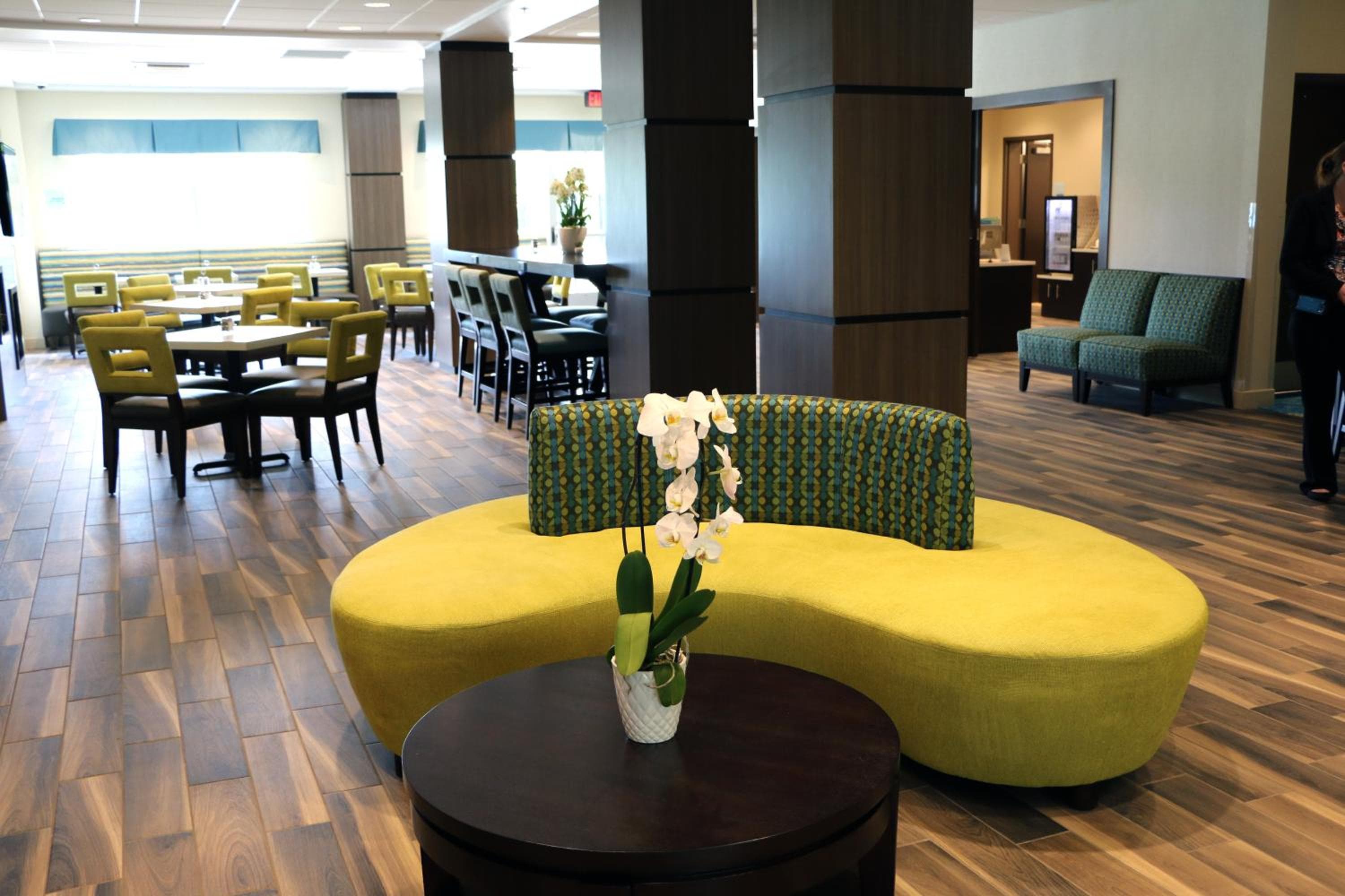 Holiday Inn Express & Suites - Hendersonville SE - Flat Rock by IHG