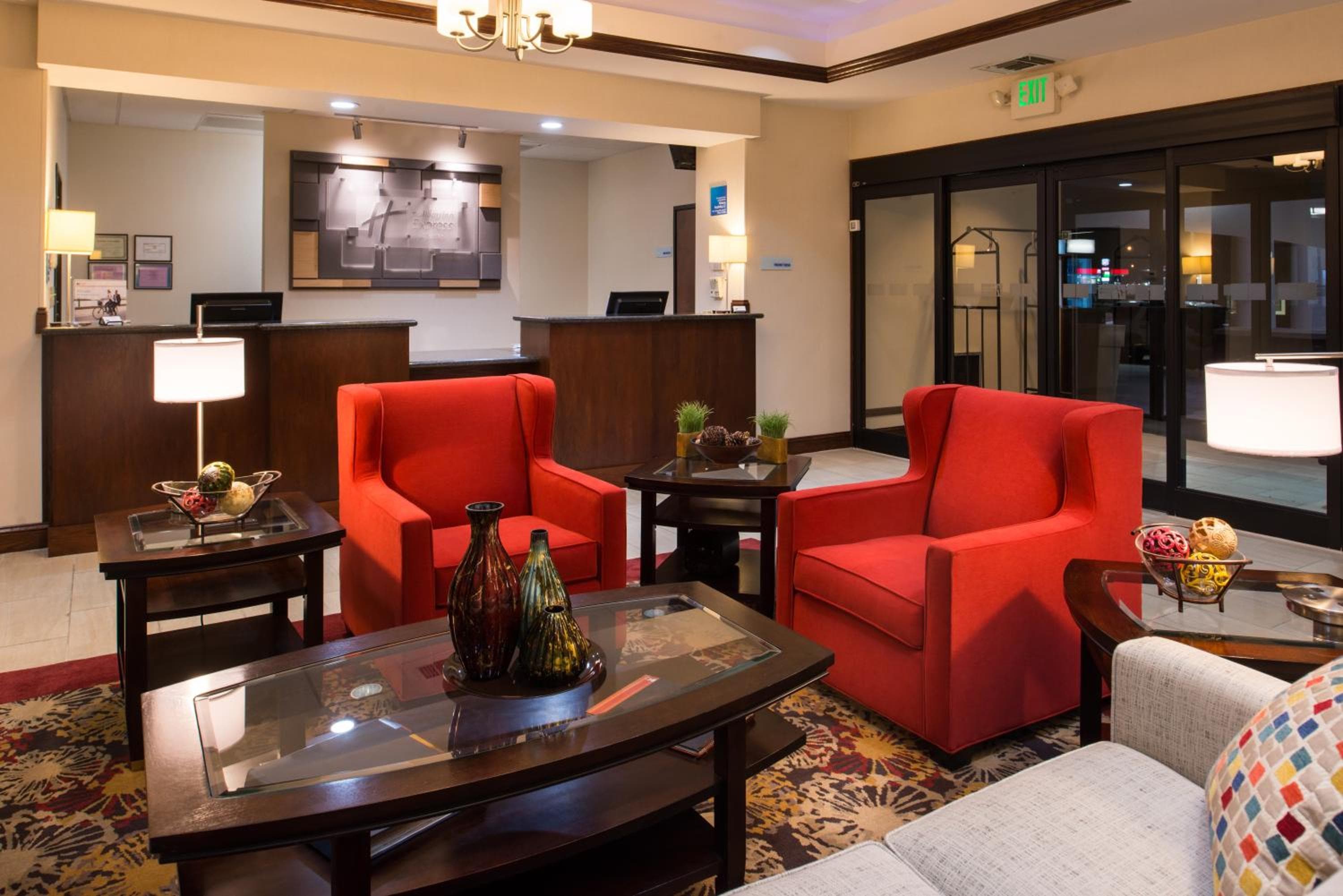 Holiday Inn Express & Suites Pittsburg by IHG