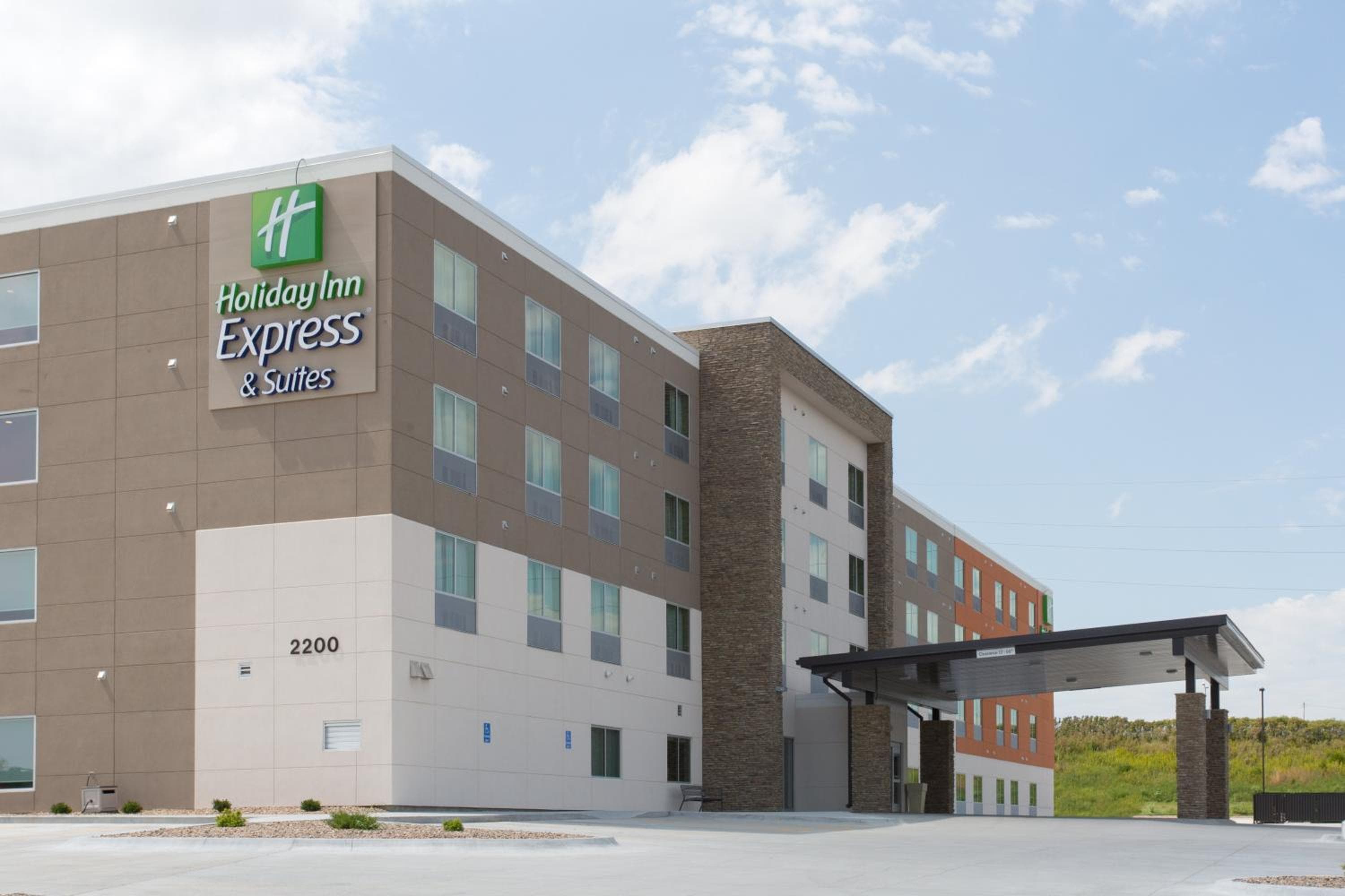 Holiday Inn Express & Suites Lincoln I - 80 by IHG