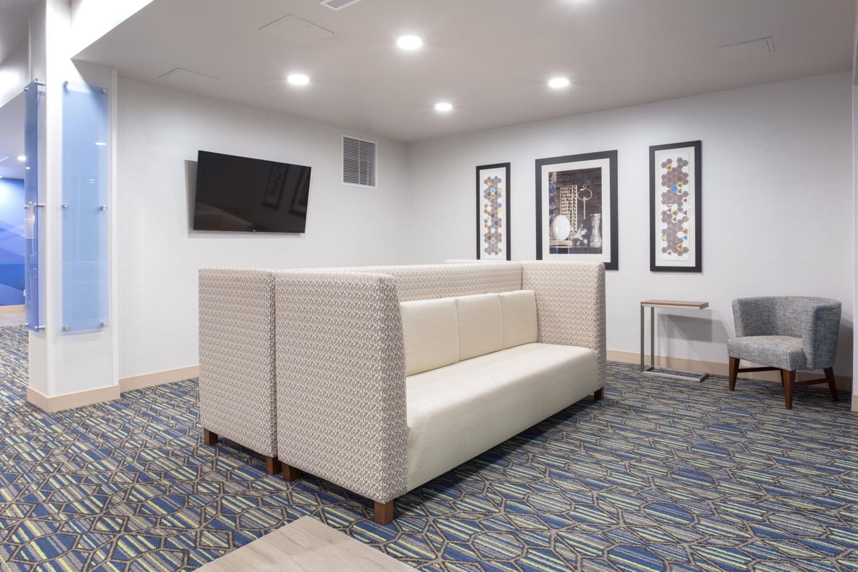 Holiday Inn Express & Suites Lincoln I - 80 by IHG