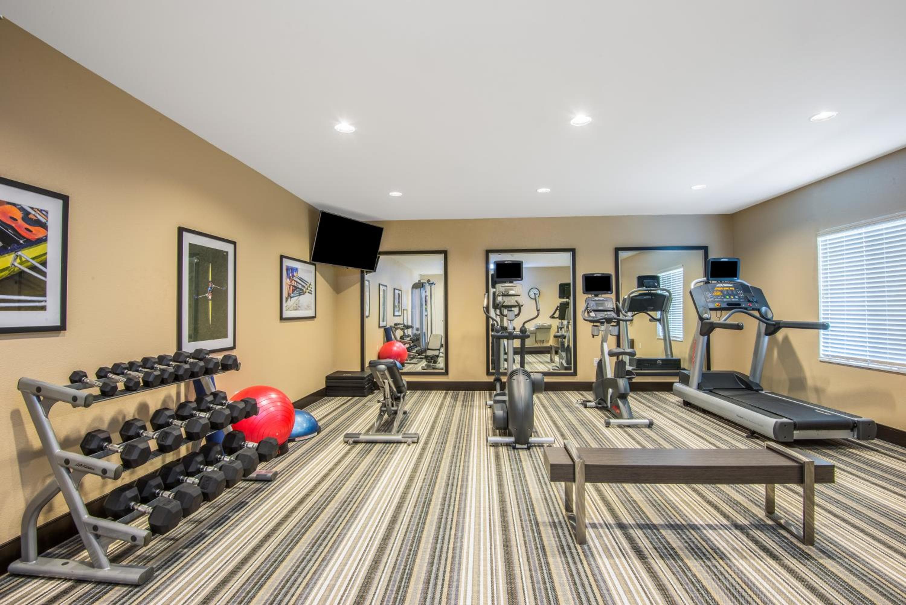 Candlewood Suites Columbia Hwy 63 & I-70 by IHG