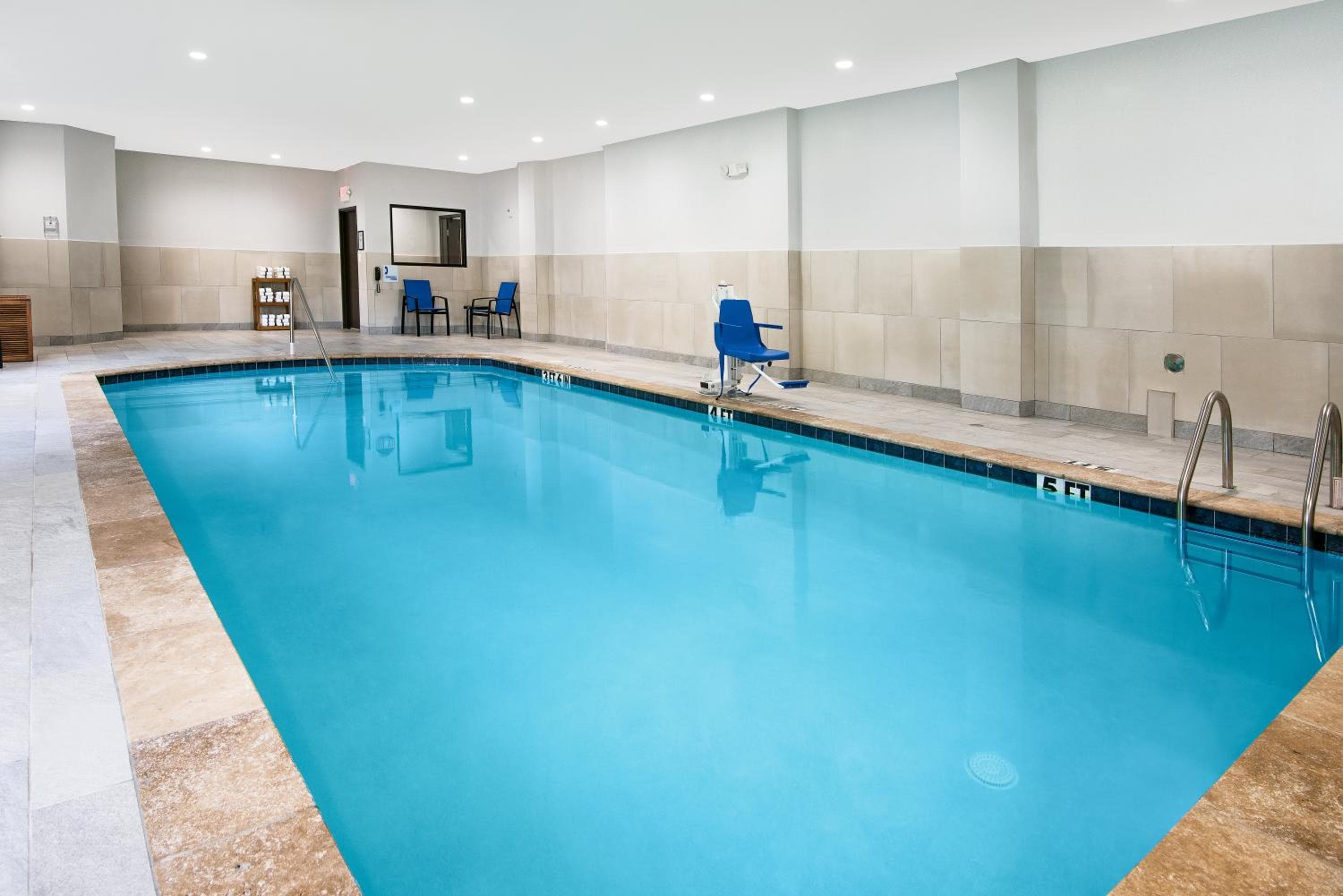 Holiday Inn Express and Suites Houston North - IAH Area by IHG
