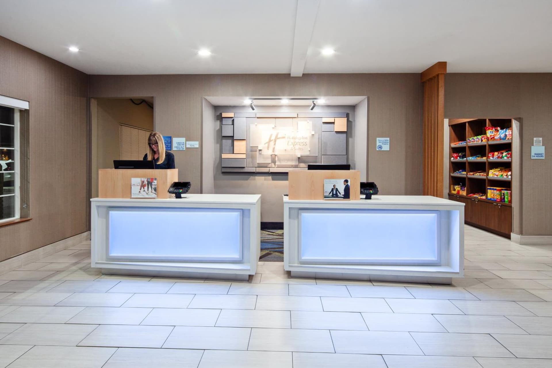 Holiday Inn Express & Suites - Tulare by IHG