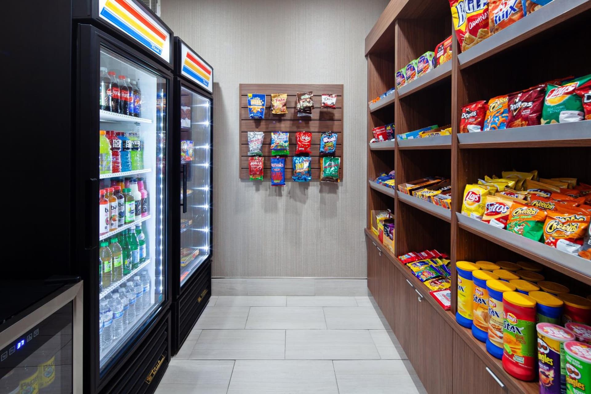 Holiday Inn Express & Suites - Tulare by IHG