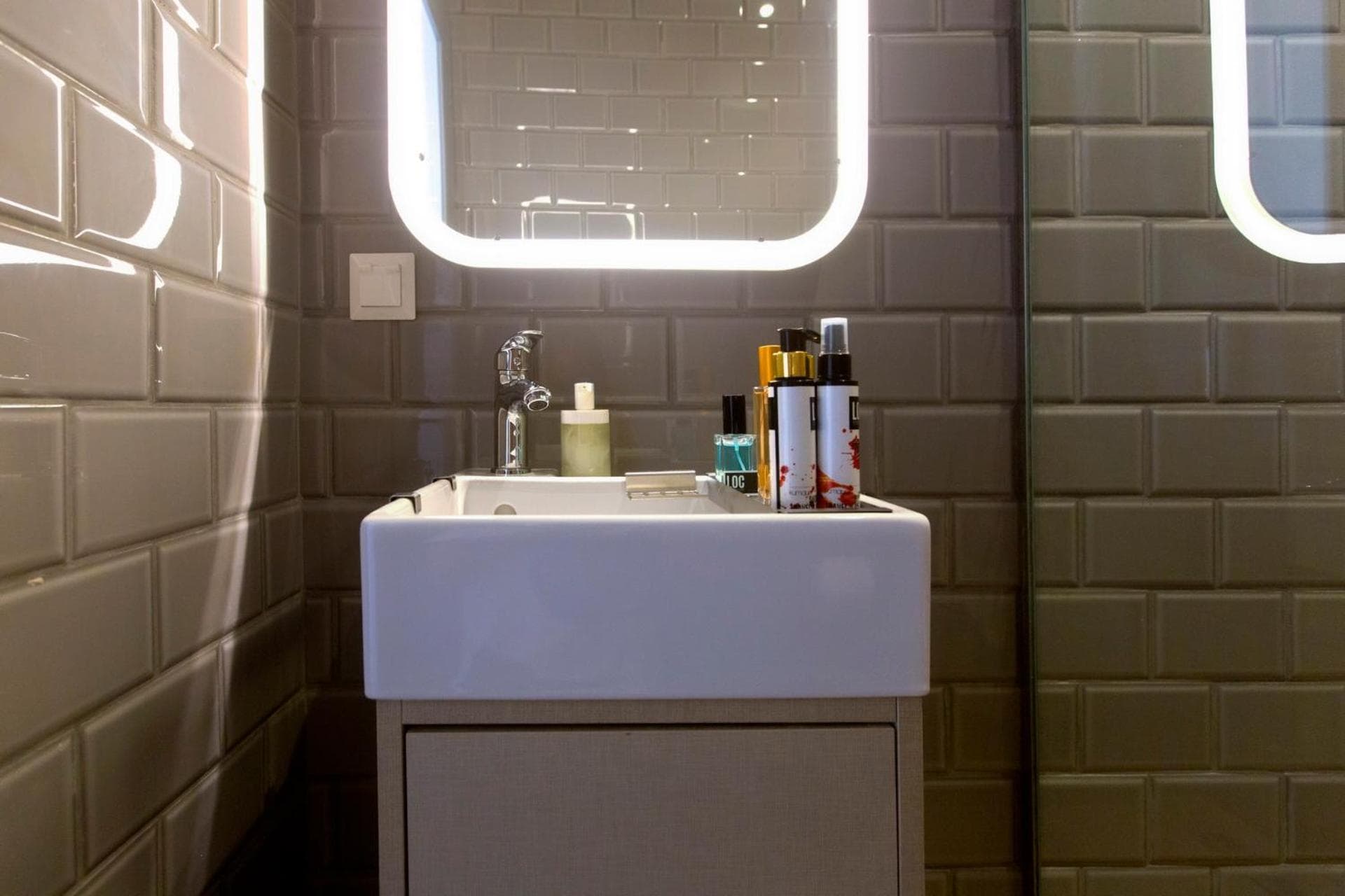 LOC HOSPITALITY Urban Suites