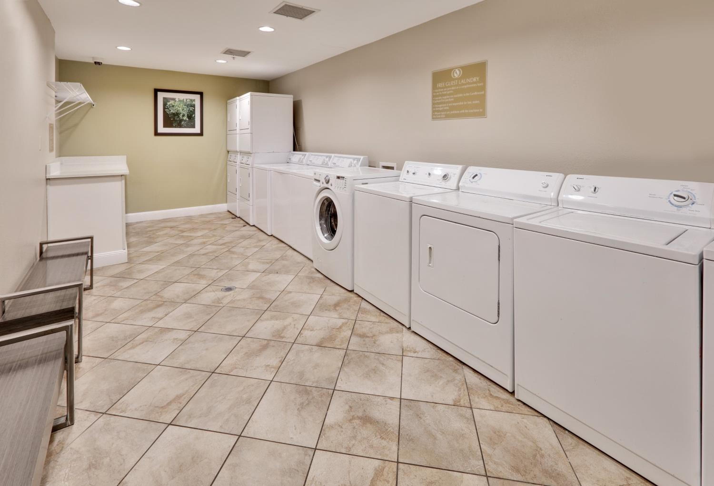 Candlewood Suites Dallas Market Center-Love Field by IHG