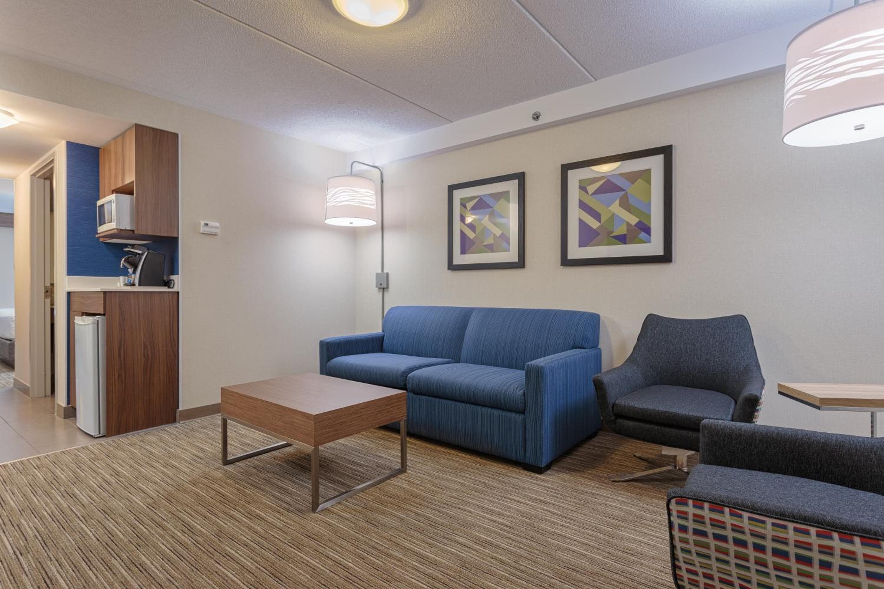 Holiday Inn Express & Suites - Belleville by IHG