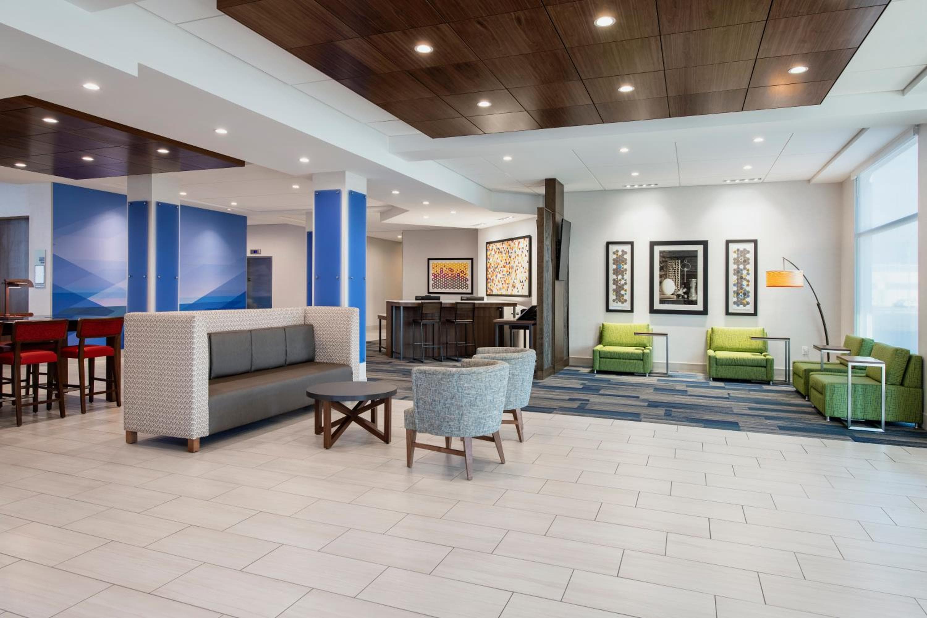 Holiday Inn Express & Suites Kelowna - East by IHG
