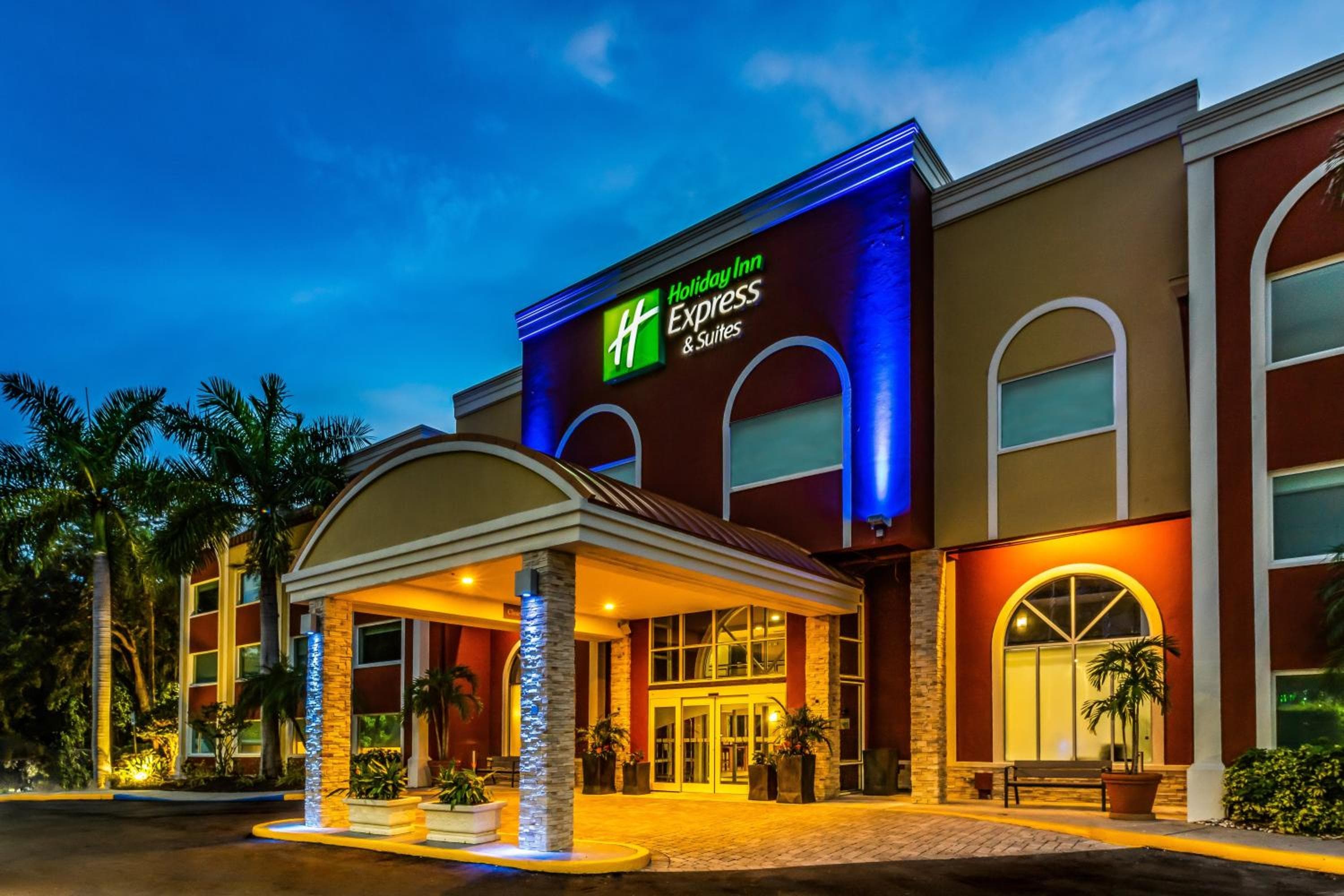 Holiday Inn Express Hotel & Suites Bradenton West by IHG