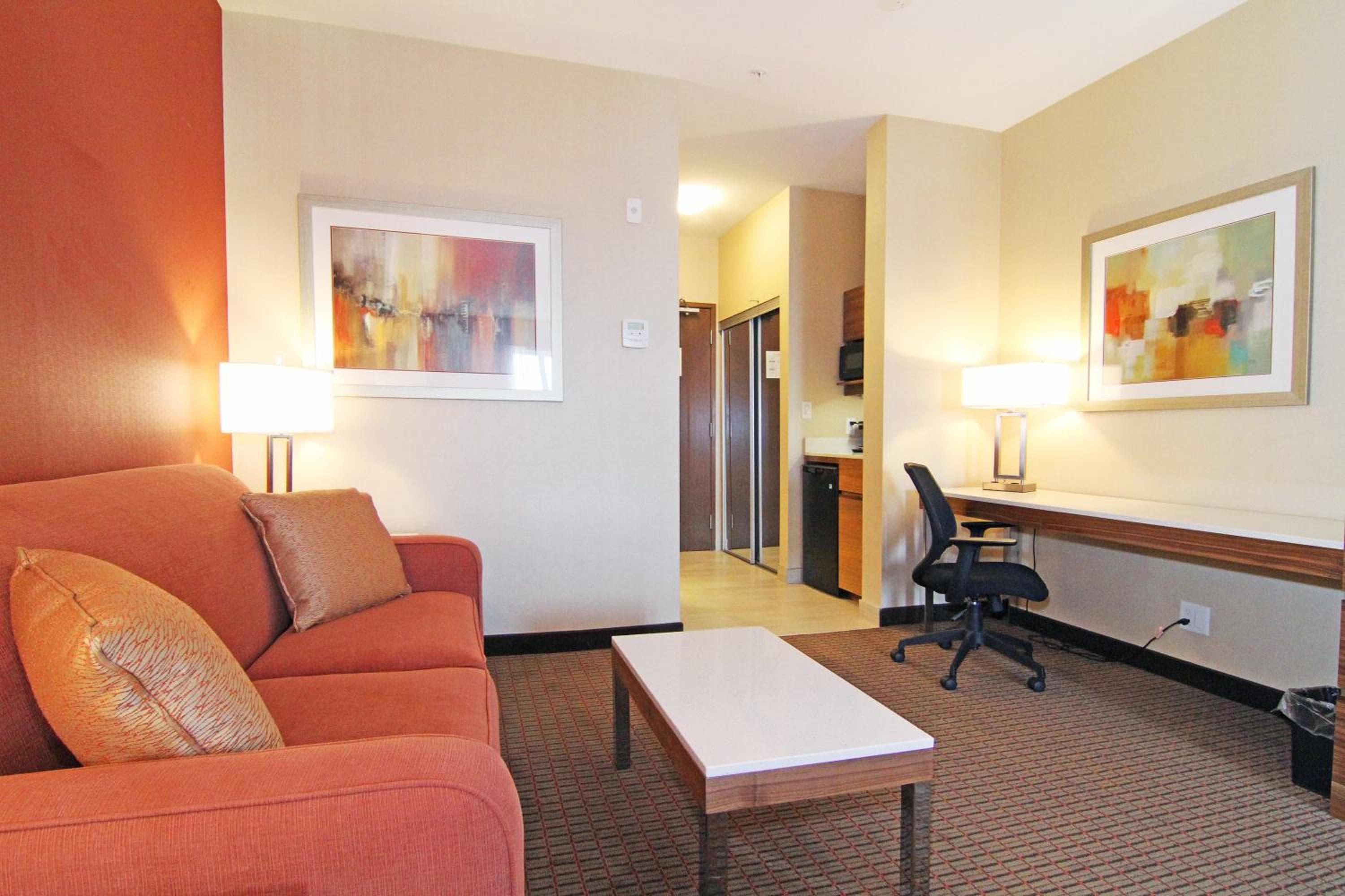Holiday Inn Express and Suites Calgary University by IHG