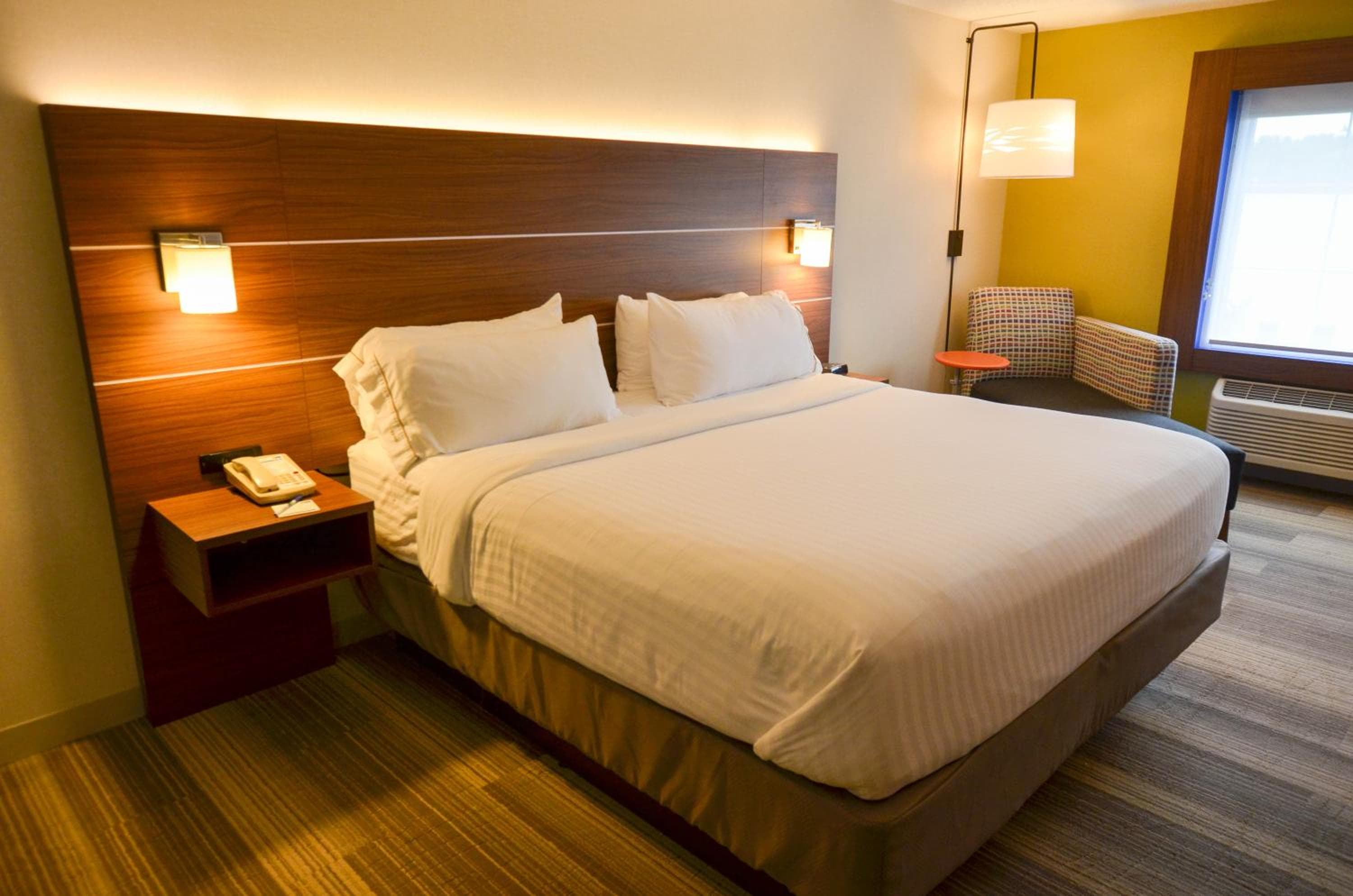 Holiday Inn Express Pittsburgh-Bridgeville by IHG