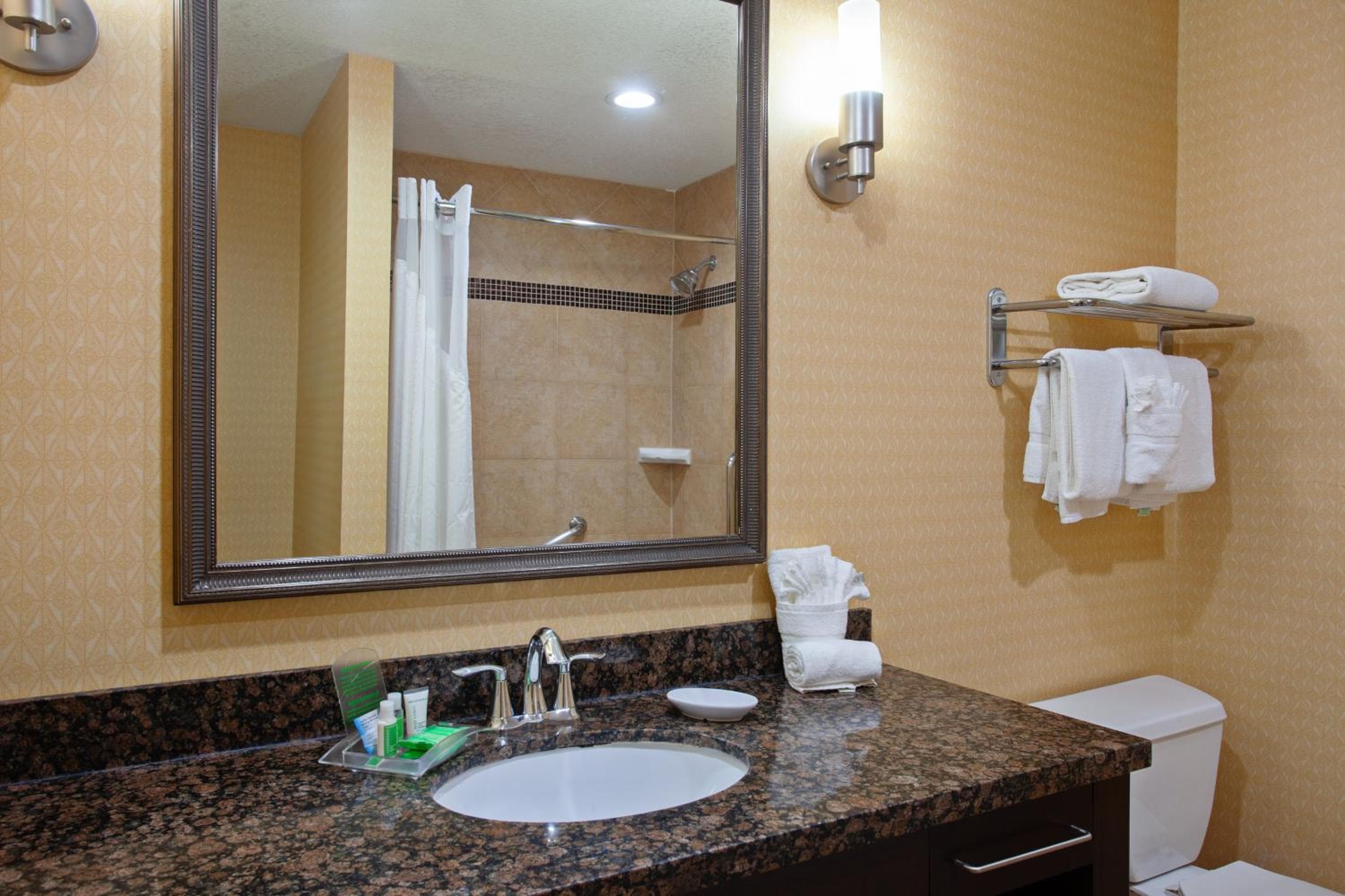 Holiday Inn & Suites San Mateo - SFO by IHG