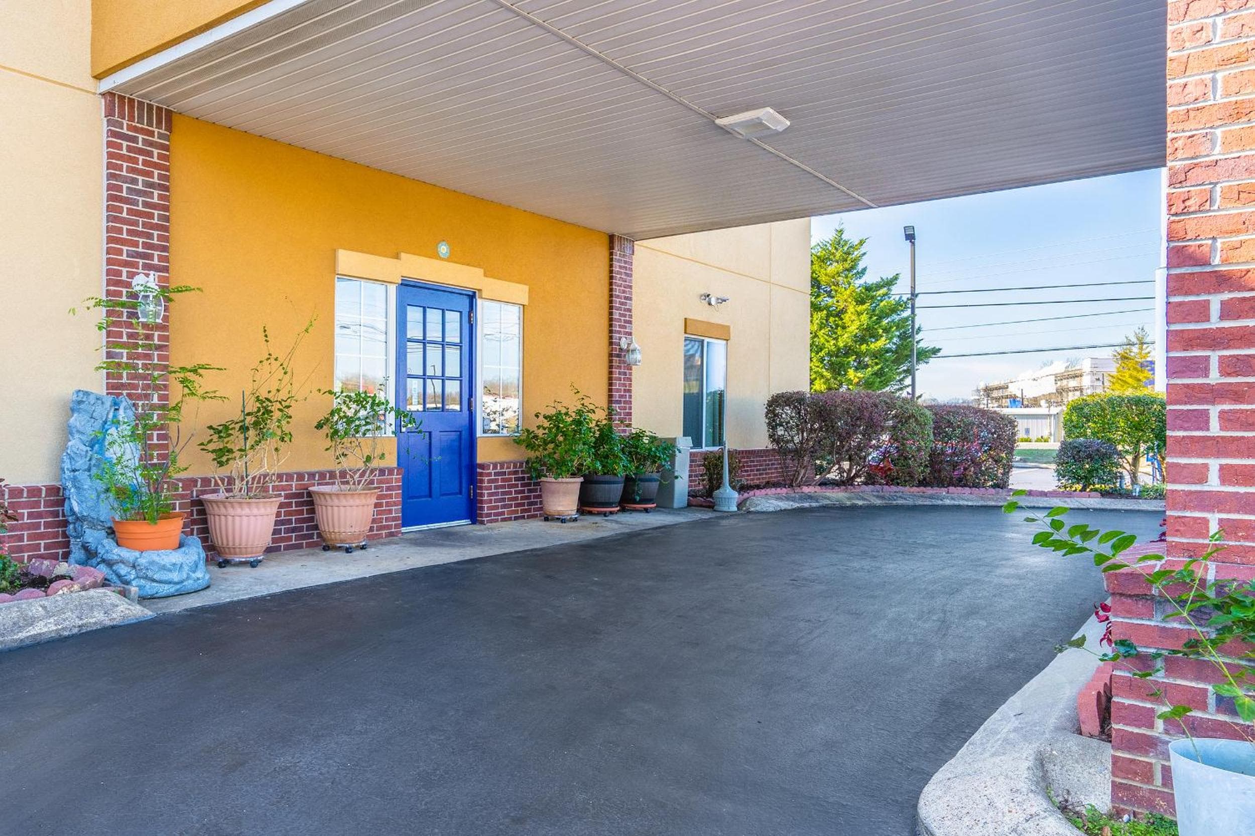 Suburban Studios Chattanooga Northeast - Ooltewah