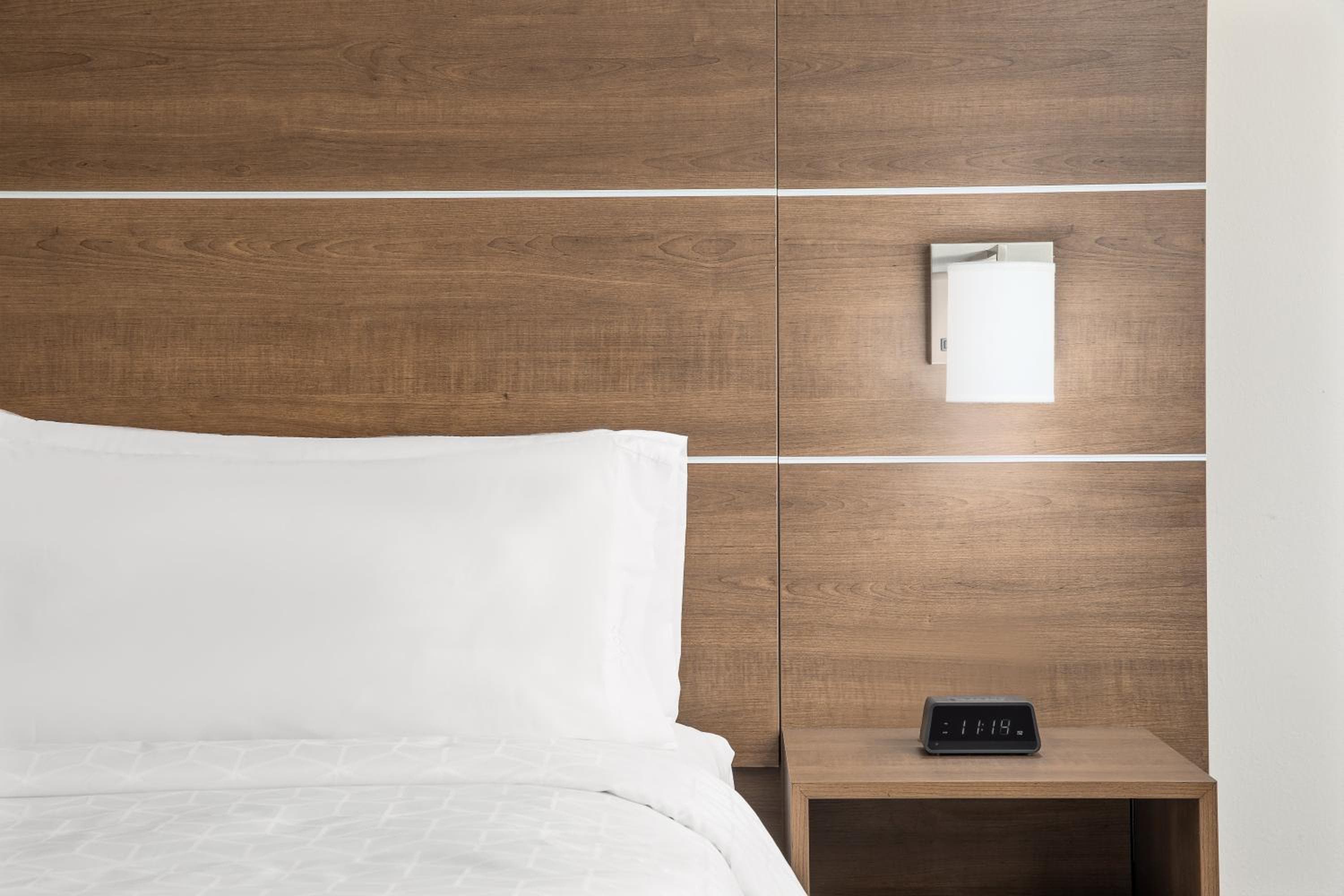 Holiday Inn Express Hotel & Suites Palm Bay by IHG