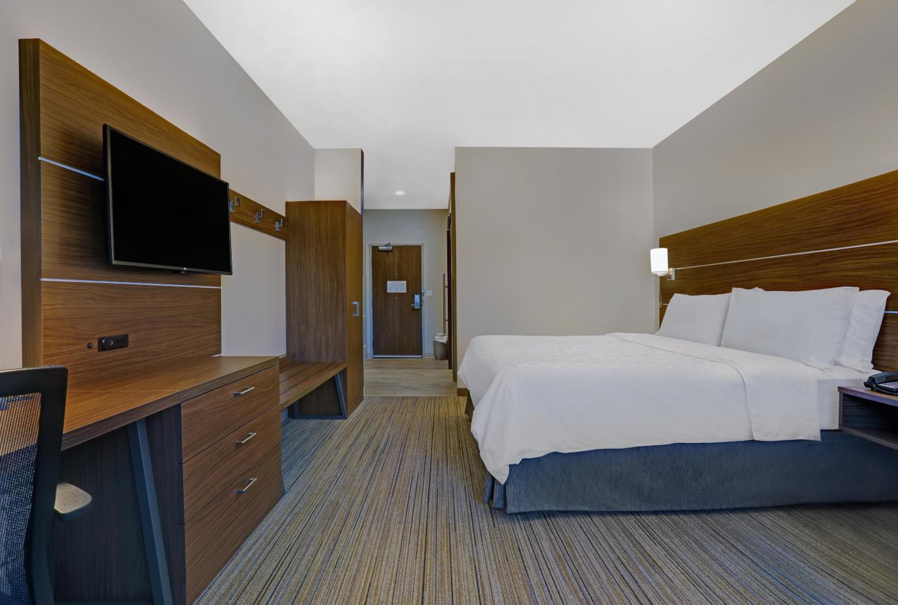 Holiday Inn Express & Suites - Lenexa - Overland Park Area by IHG