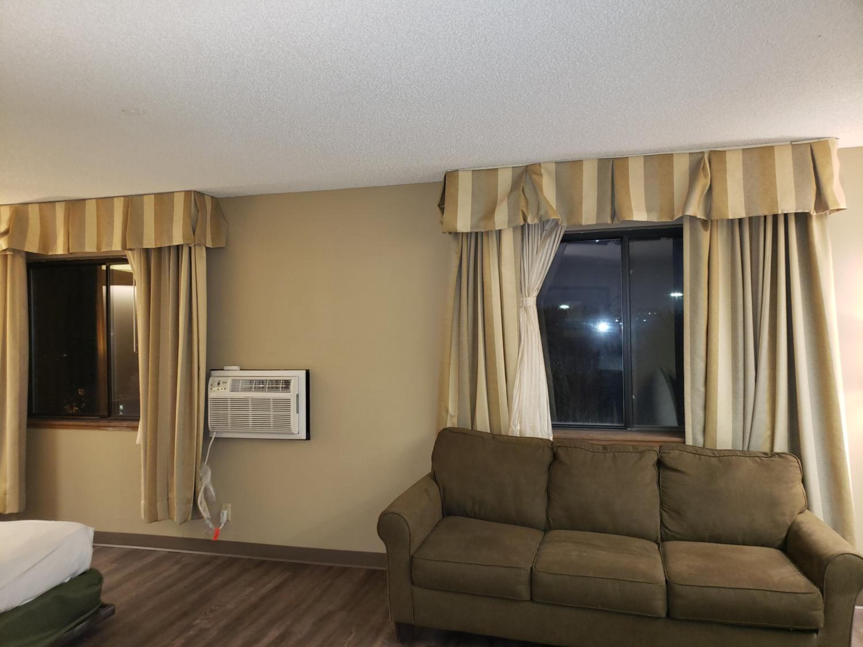 Super 8 by Wyndham Milwaukee Airport