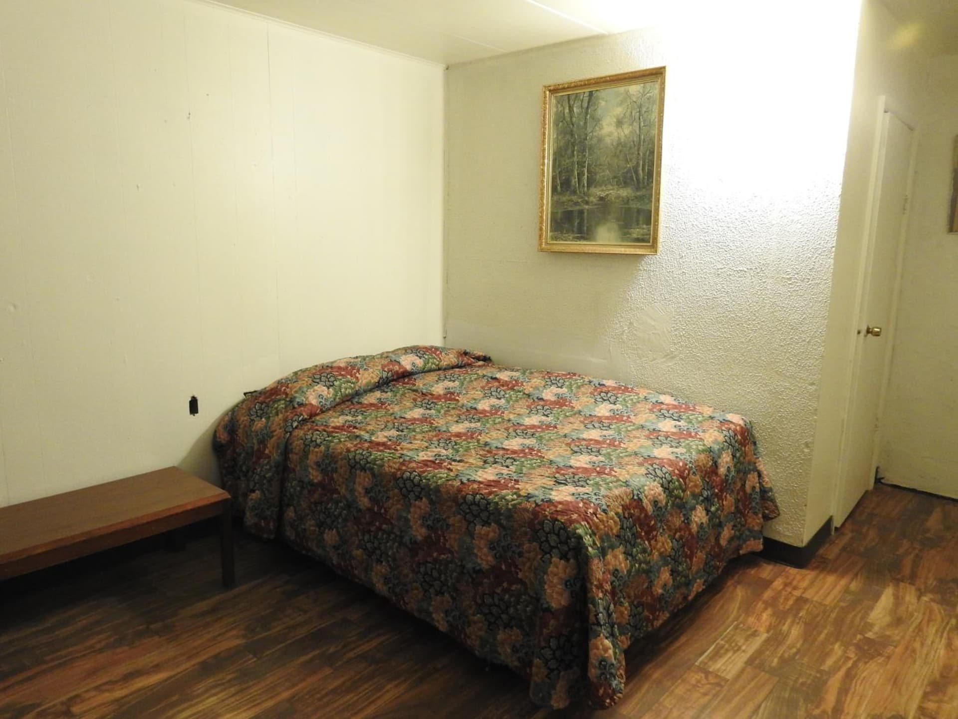 LAWRENCEBURG MOTEL