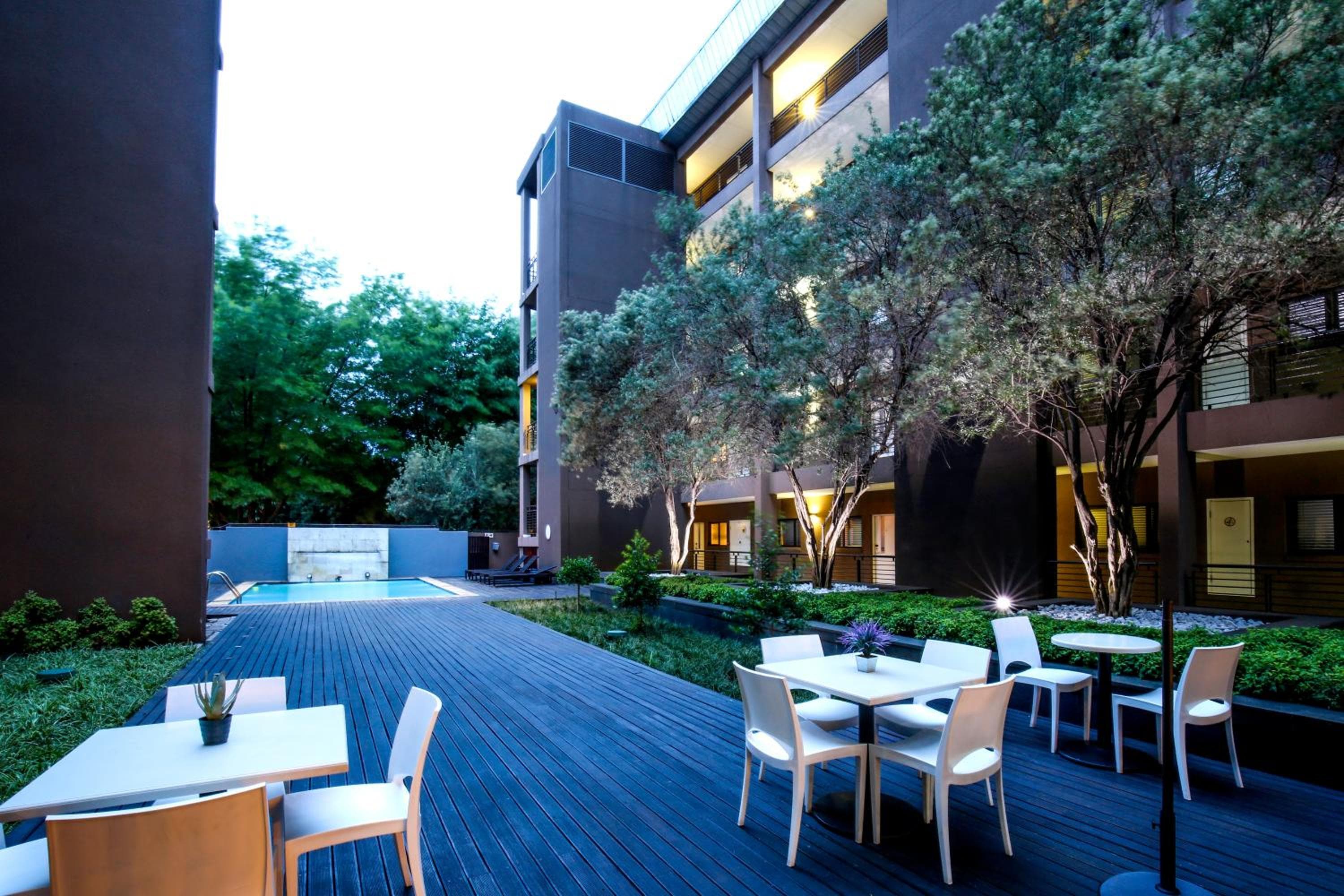 The Nicol Hotel and Apartments