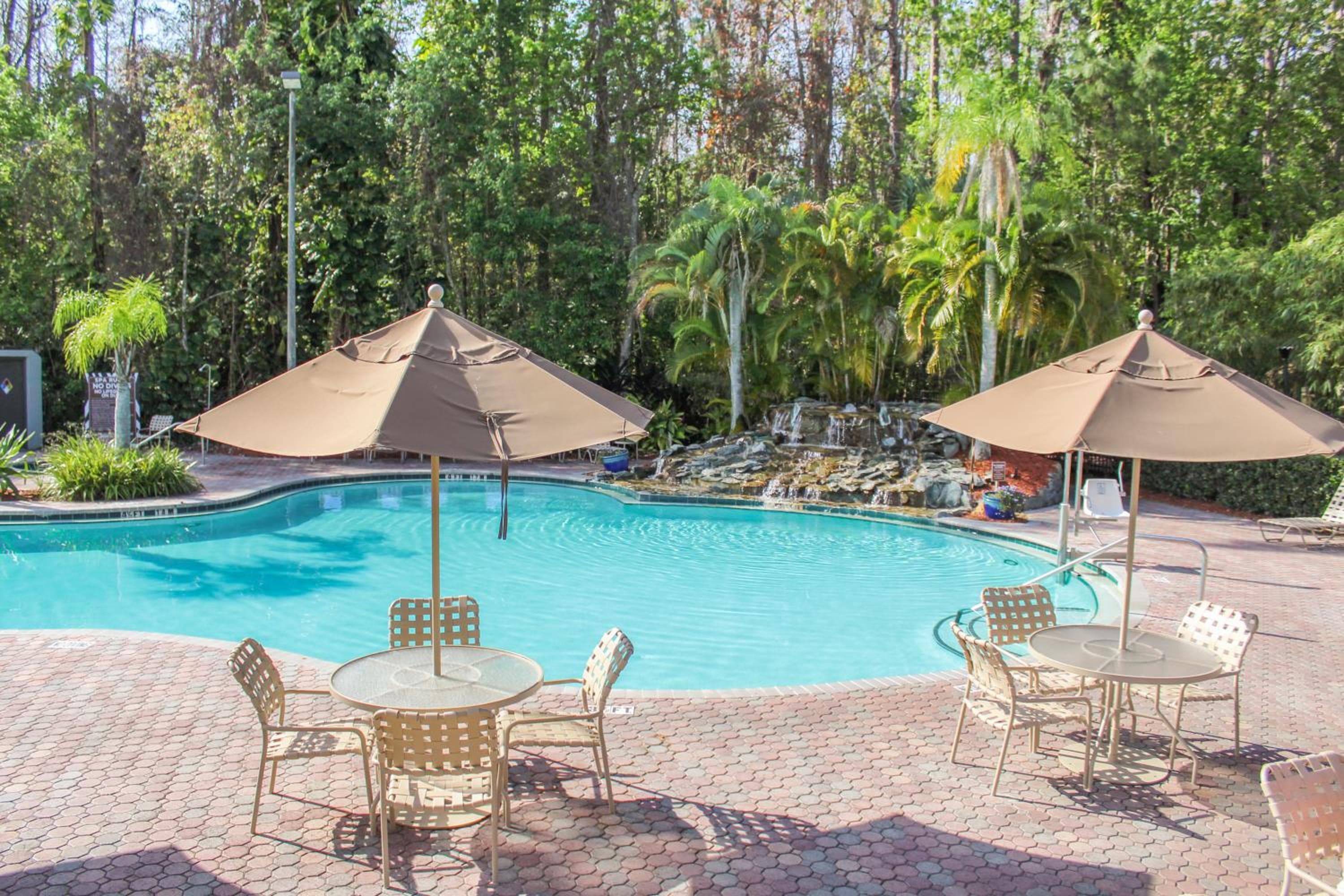 Parkway International Resort by Coolvacay