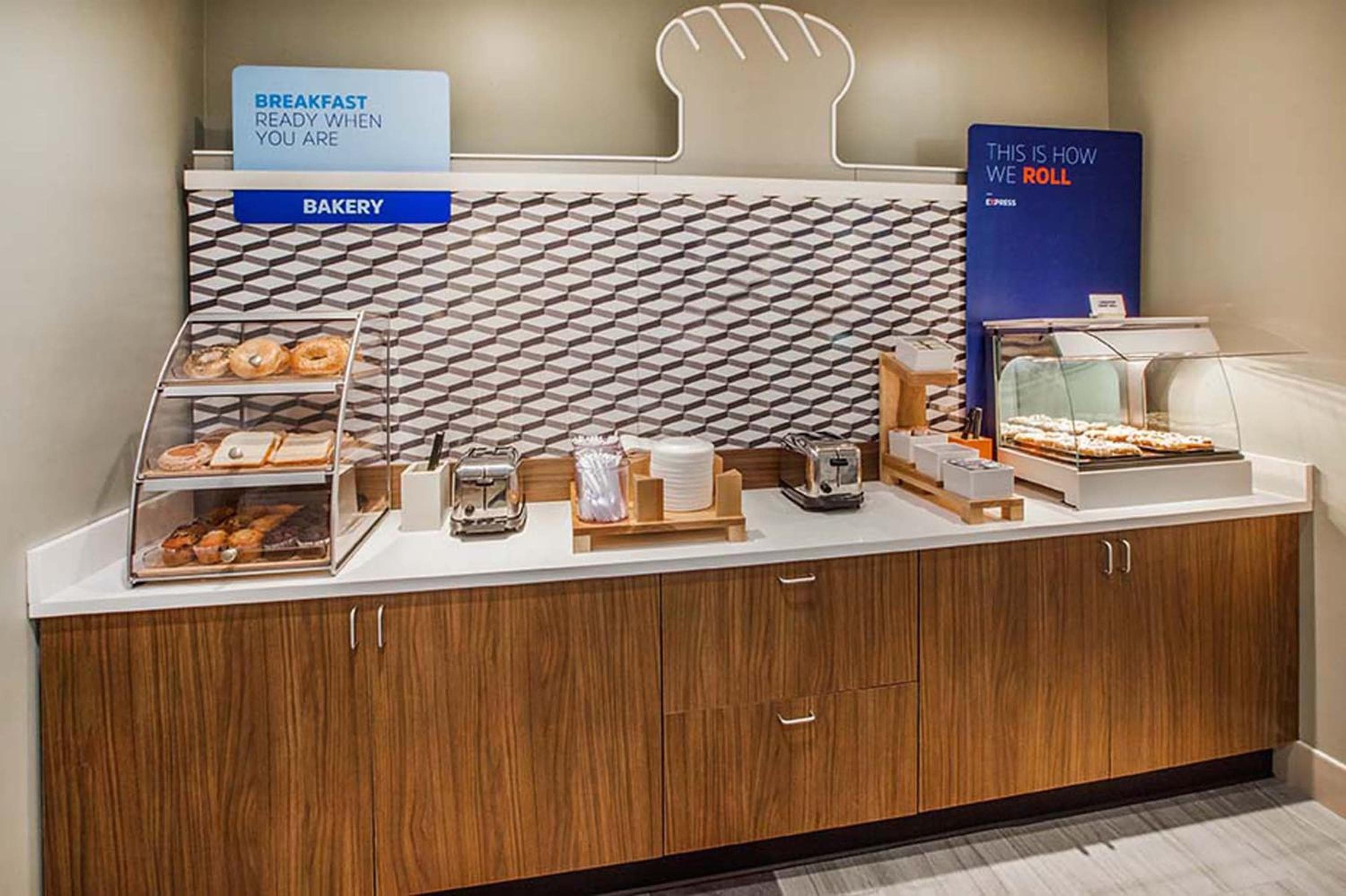 Holiday Inn Express & Suites Denver North - Thornton by IHG