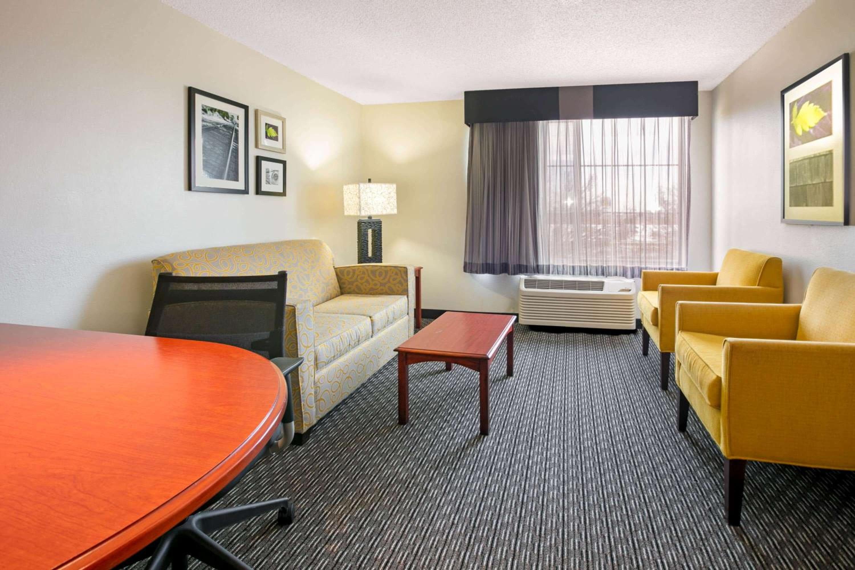 La Quinta by Wyndham DFW Airport South / Irving