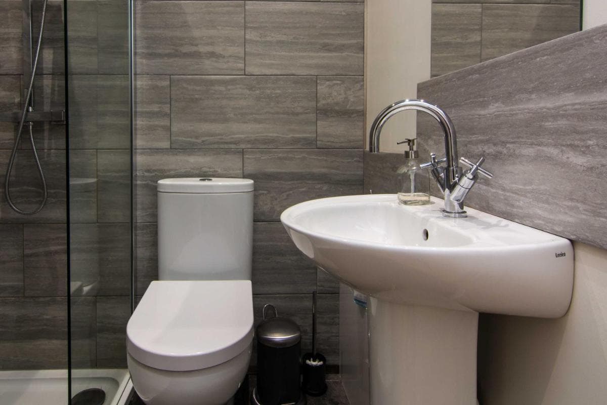 Market Street Apartments - City Centre Modern 1bedroom Apartments with NEW WIFI and Very Close to Tram