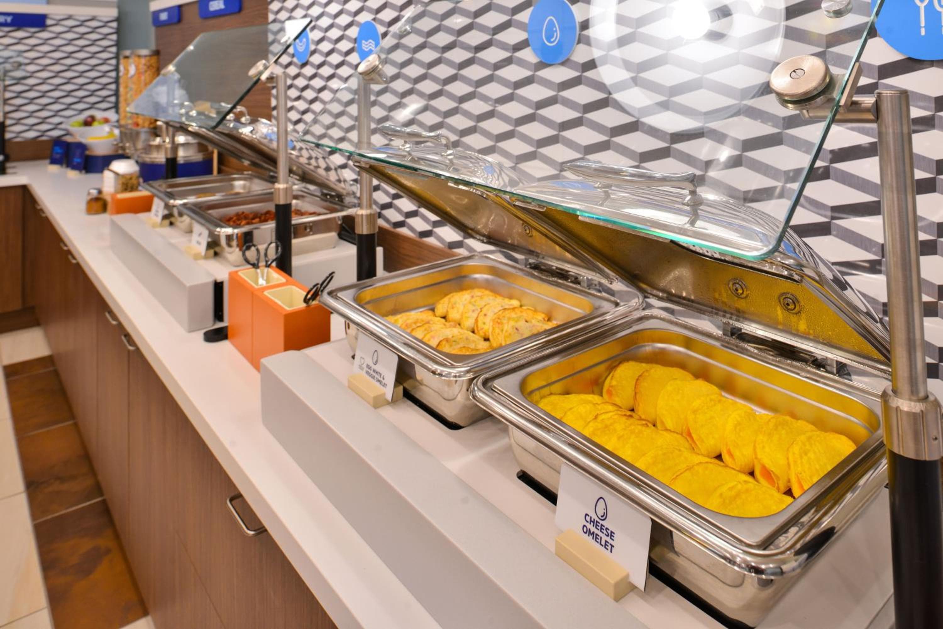 Holiday Inn Express & Suites Plymouth - Ann Arbor Area by IHG