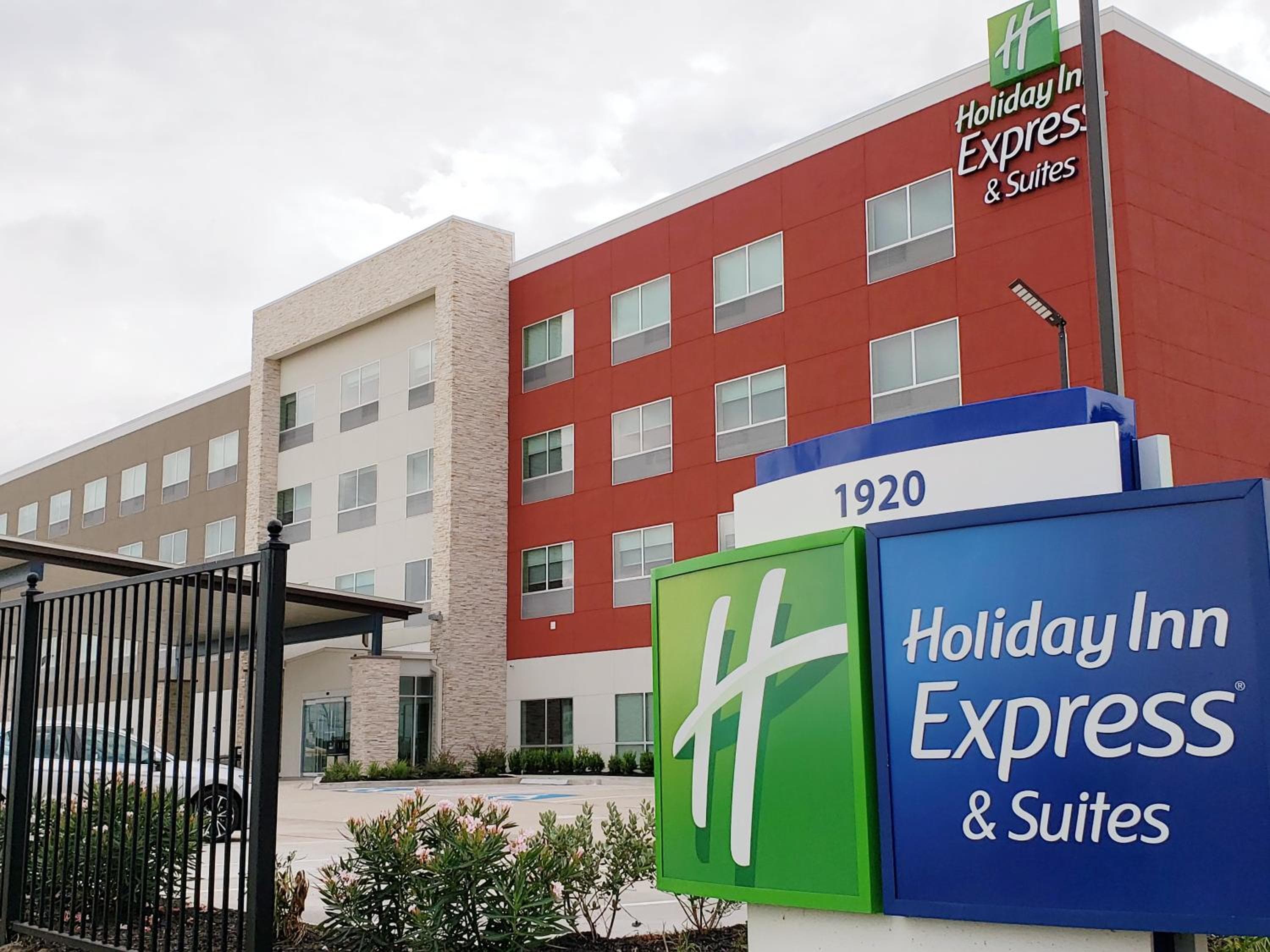 Holiday Inn Express & Suites - Houston IAH - Beltway 8 by IHG