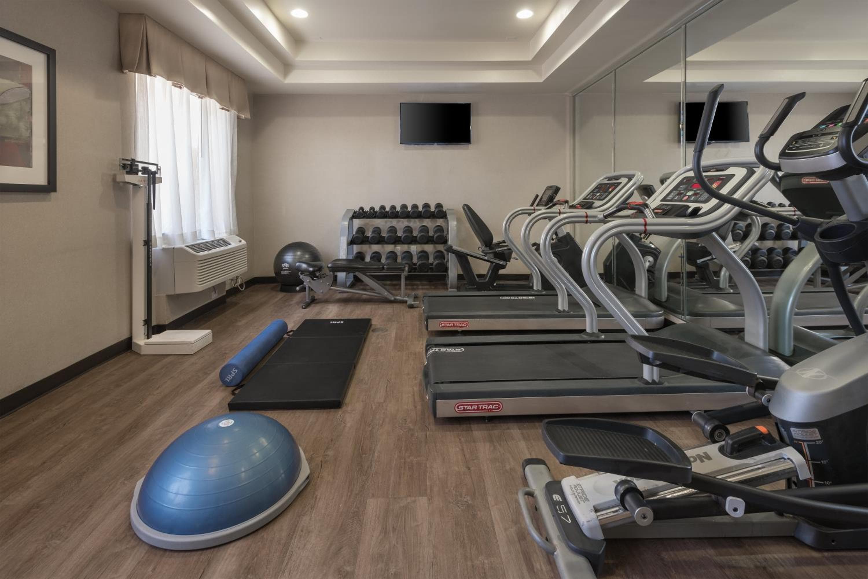 Holiday Inn Express Hotel & Suites Los Angeles Airport Hawthorne by IHG