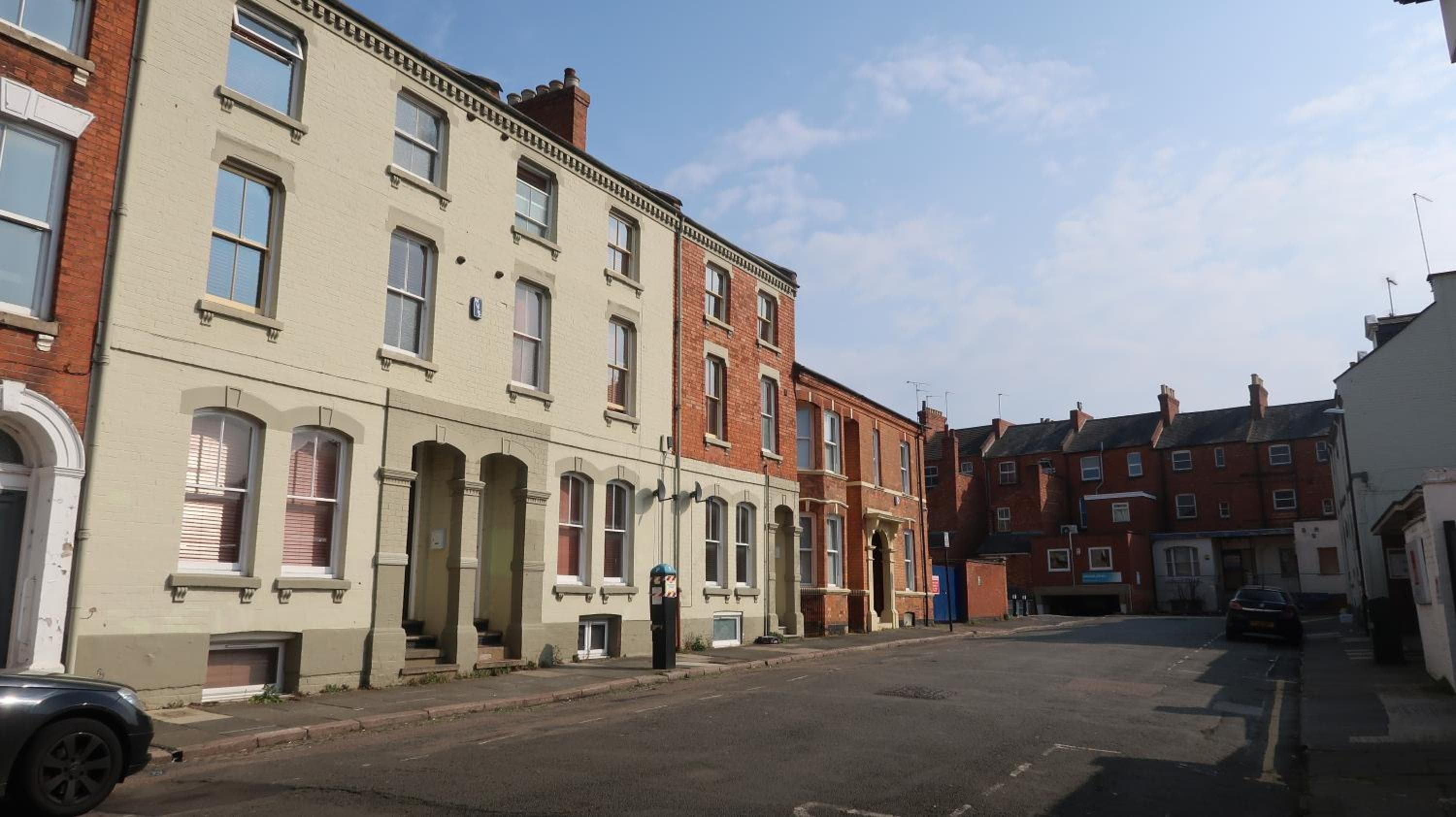 Large House - Contractors & Families & Private Parking