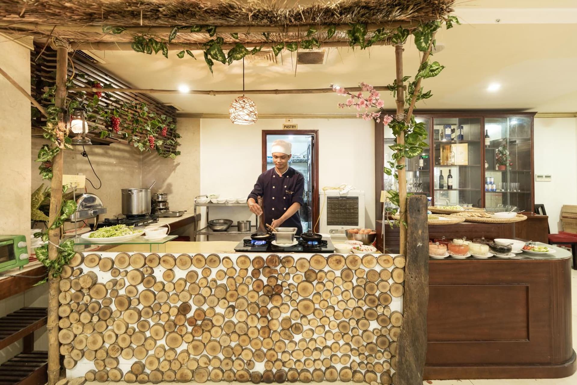 Paris Luxury Hotel & Apartment Nha Trang