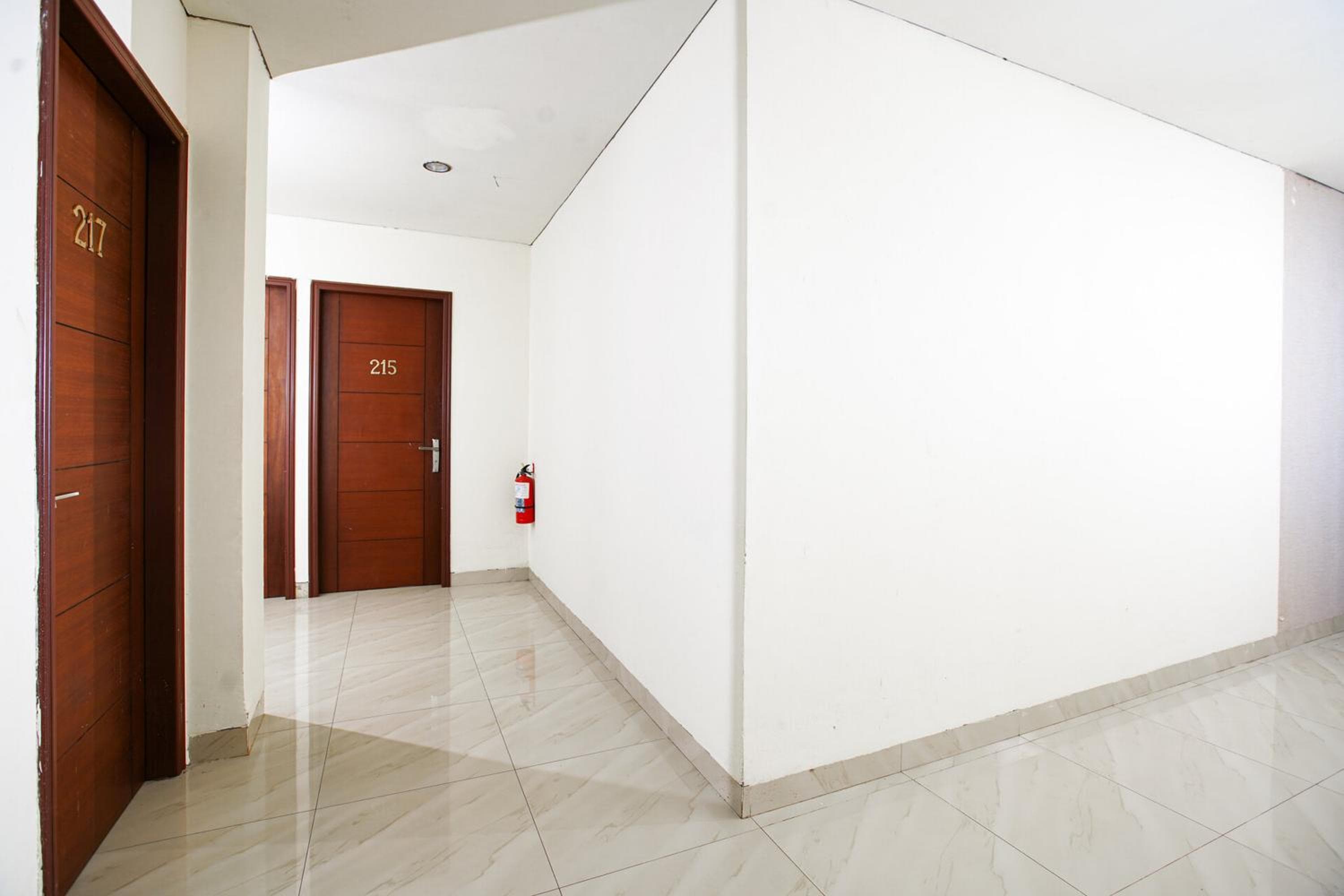 RedDoorz near Palembang Trade Center 3